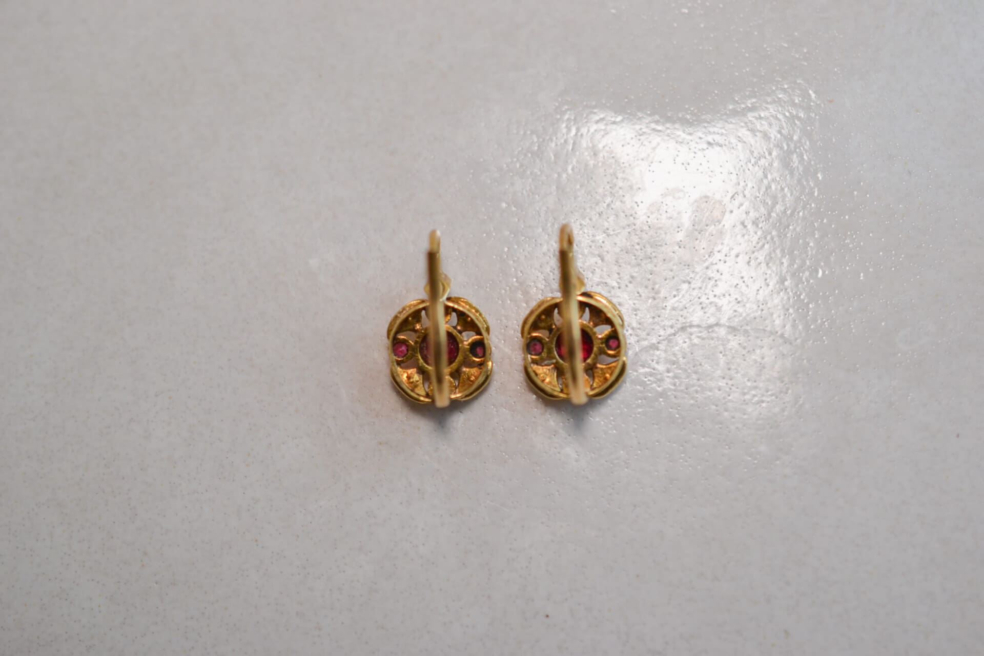Dormeuses Art Nouveau pierres rouges et Perles