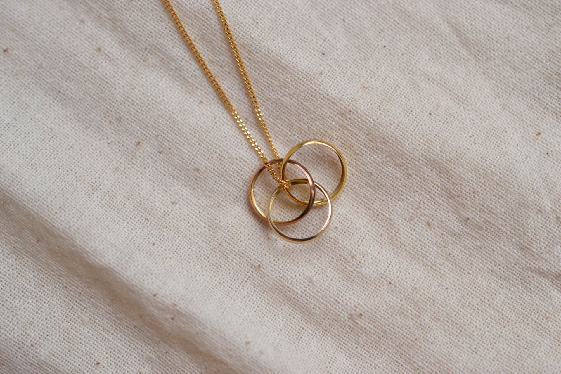 Collier style Trinity