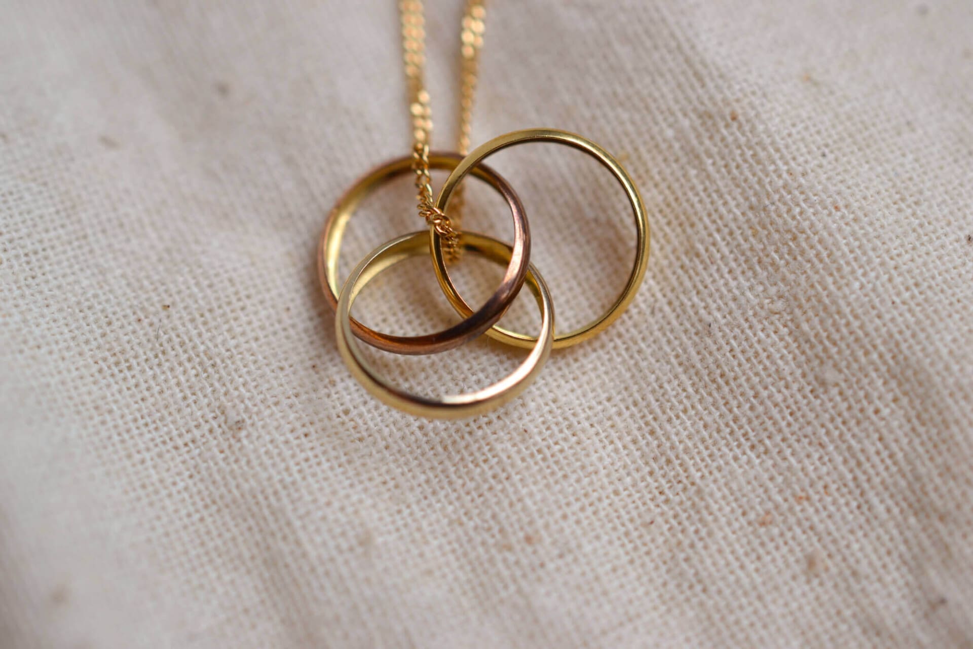 Collier style Trinity