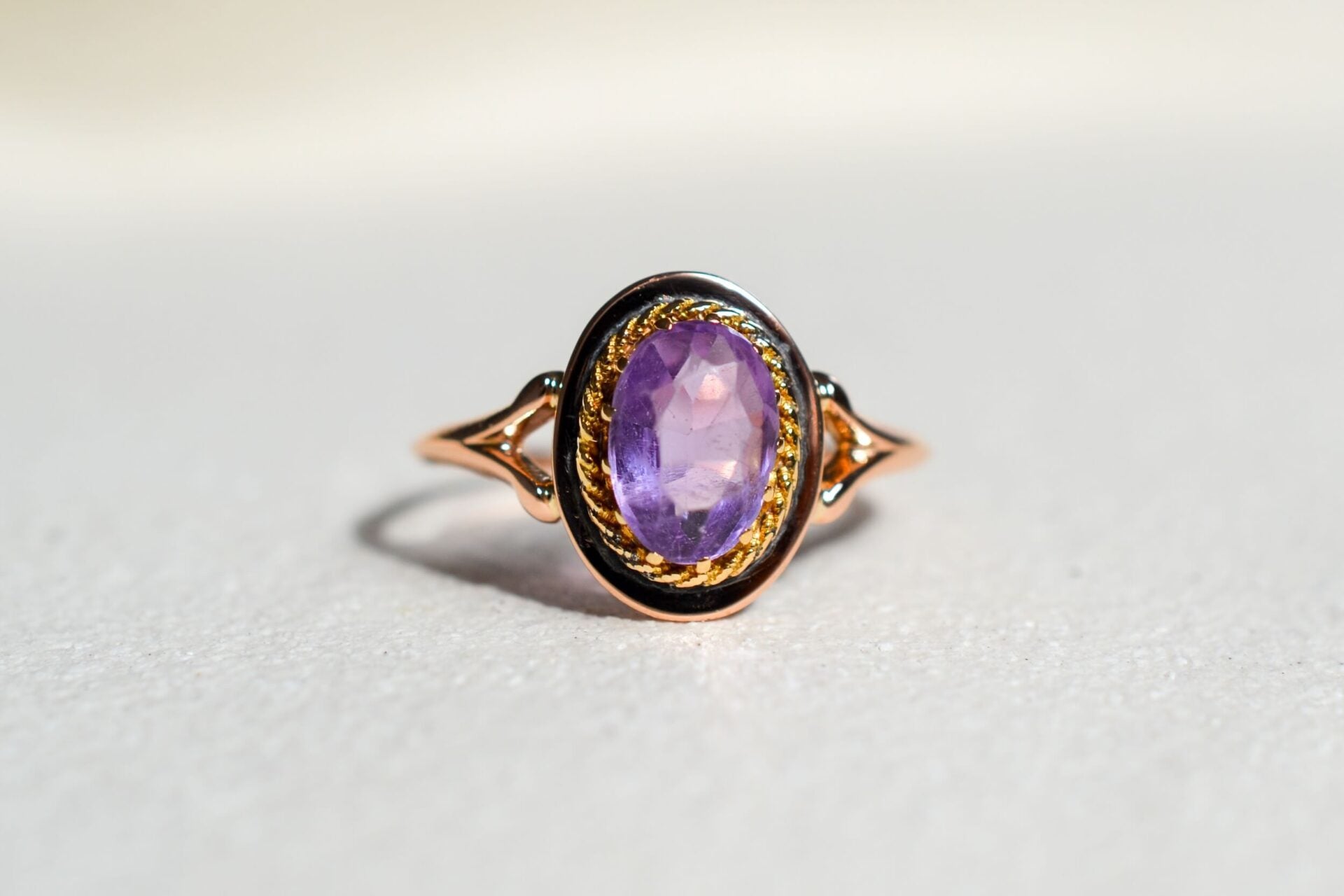 Bague Améthyste monture torsadée