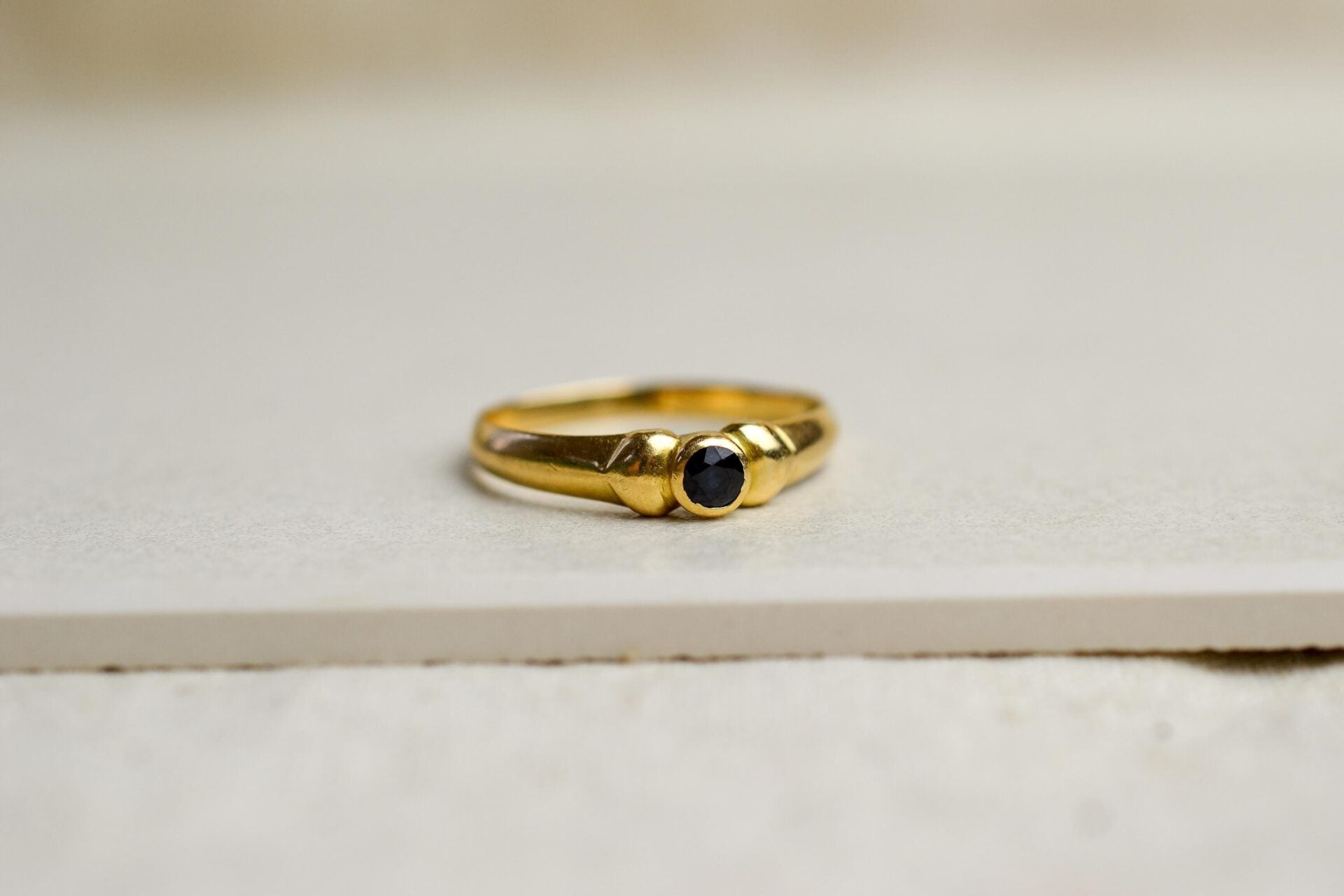 Bague godronnée Saphir