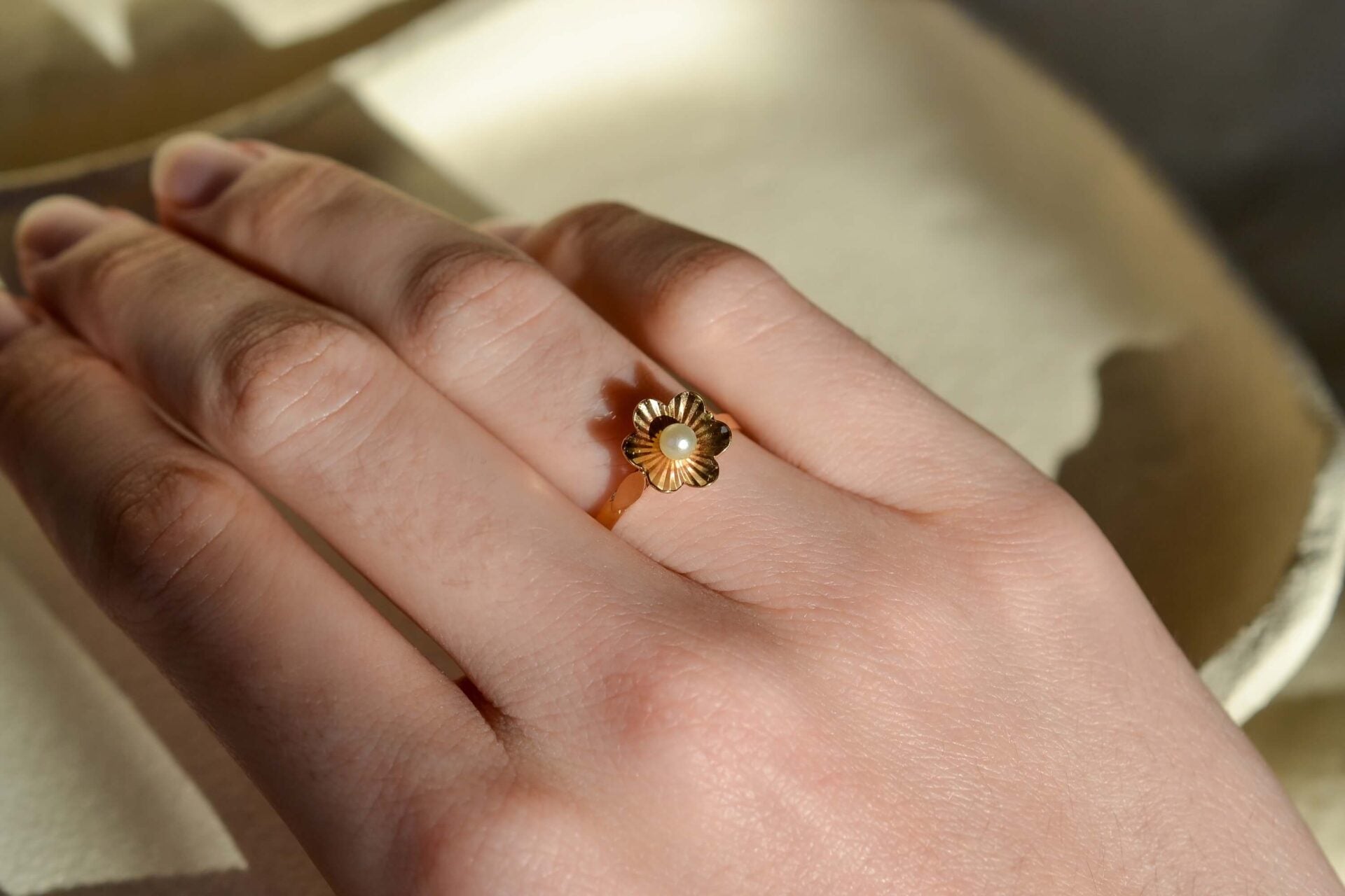 Bague Solitaire Perle fleur striée