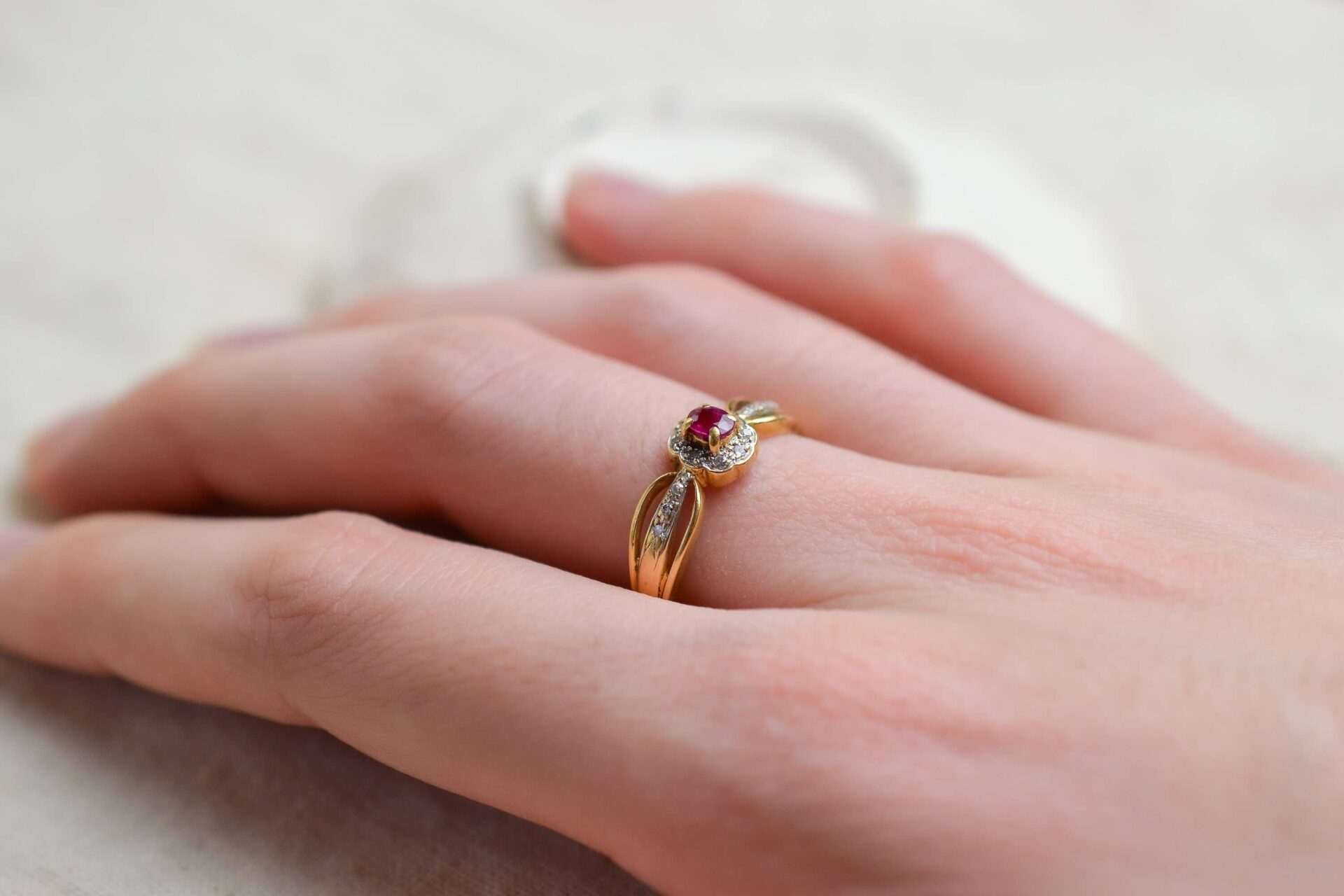 Bague ajourée Rubis Diamants