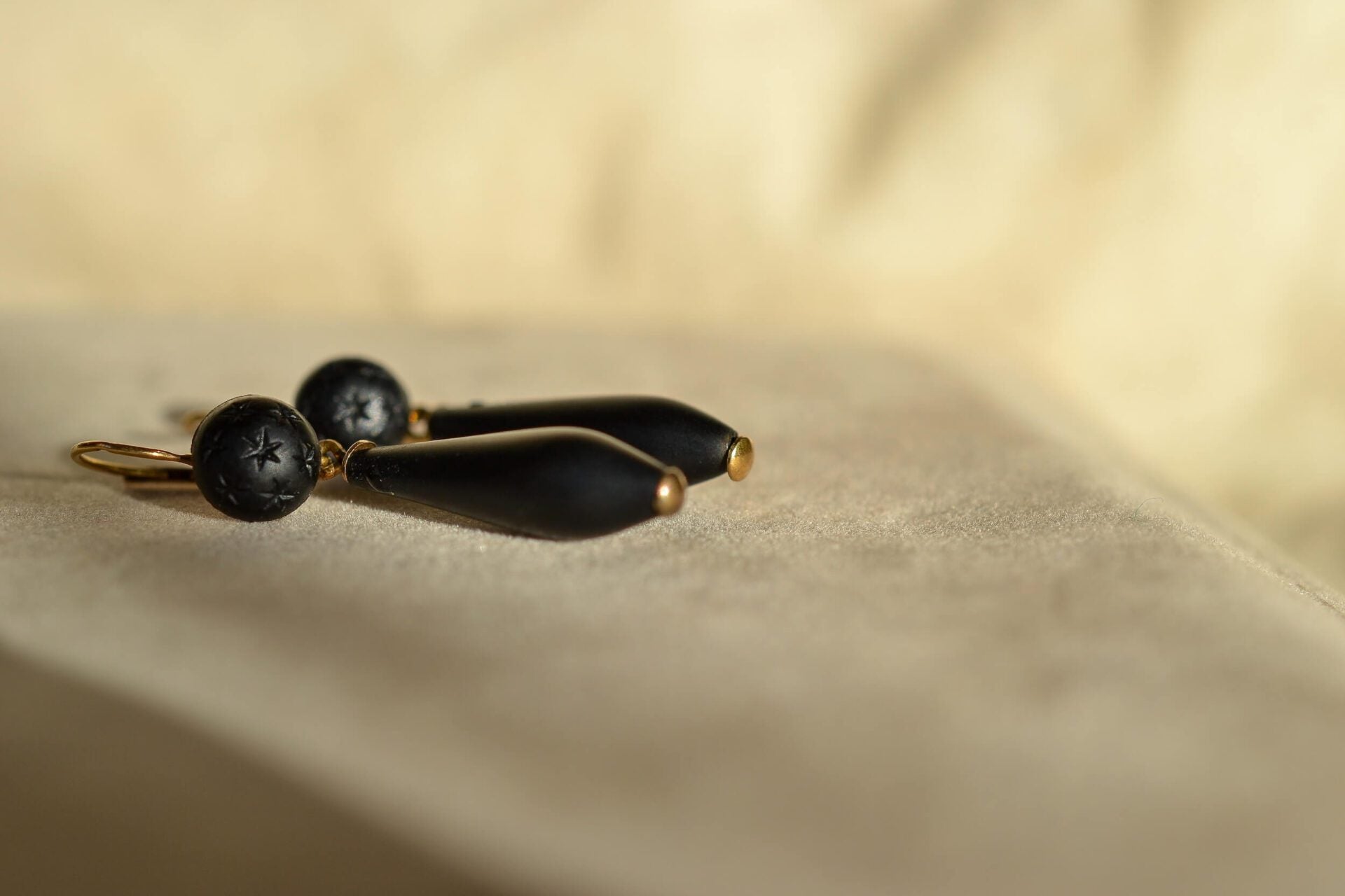 Pendants d'oreilles étoilés Jais