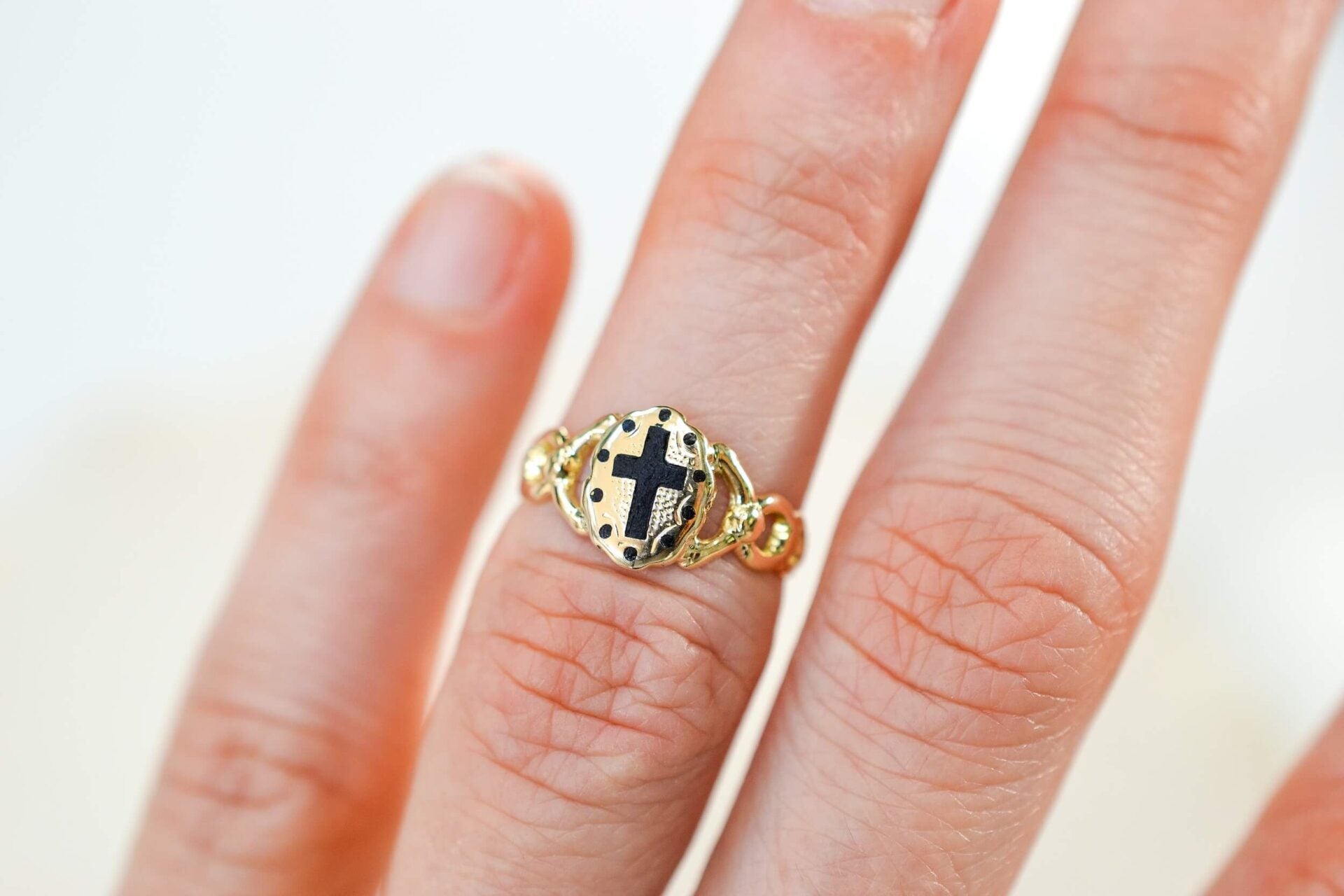 Bague de sentiment à motifs émail "Croix latine"