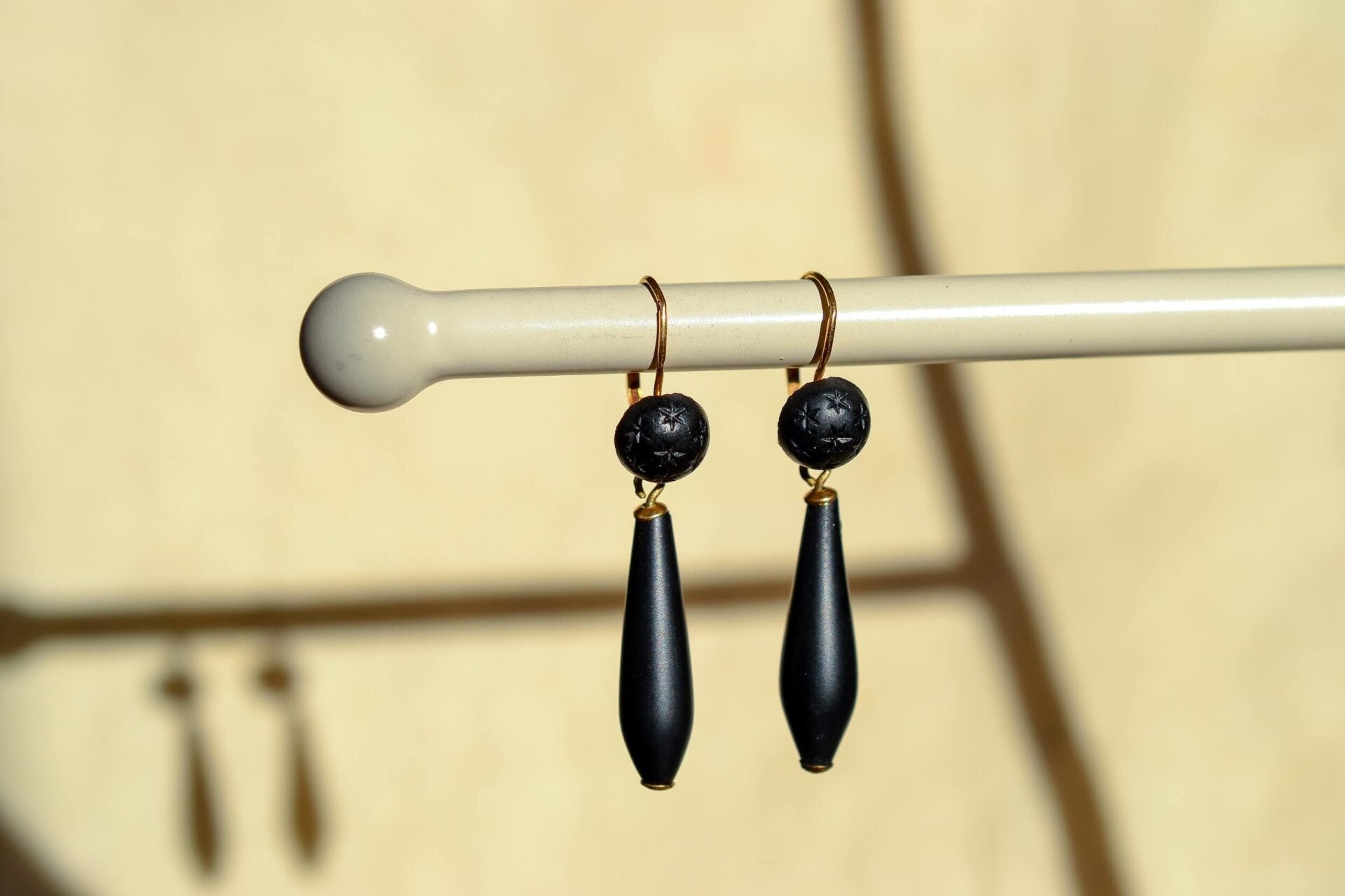 Pendants d'oreilles étoilés Jais