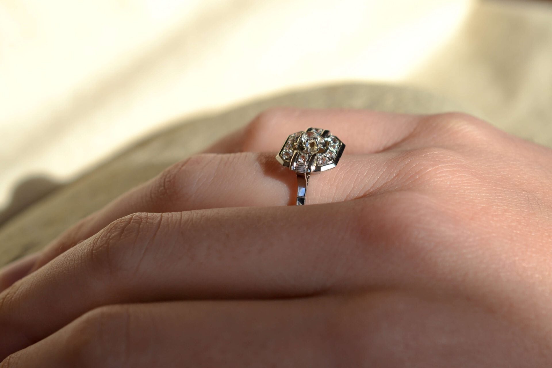 Bague style Art Déco Or blanc Oxydes