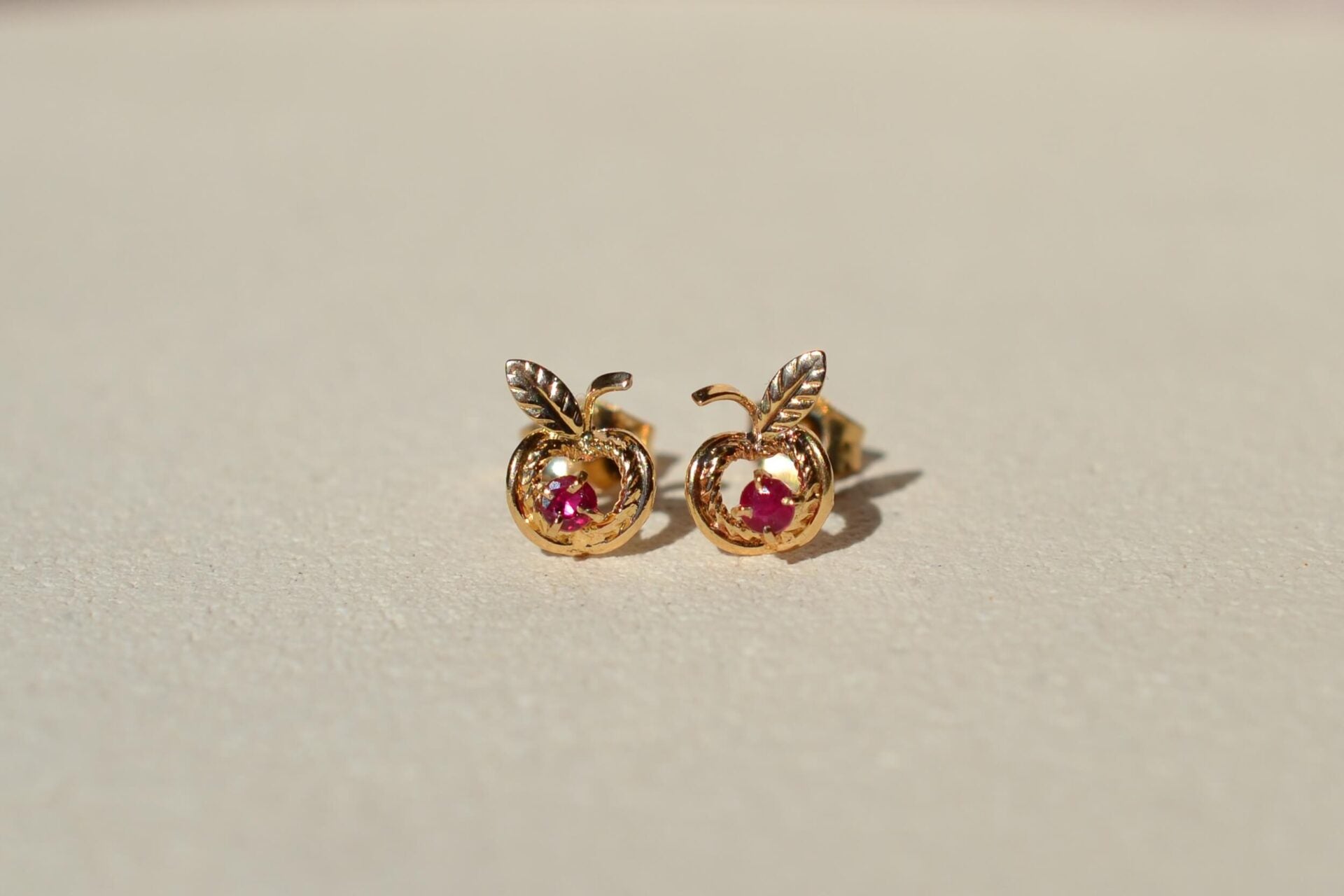 Puces d'Oreilles Pommes Rubis