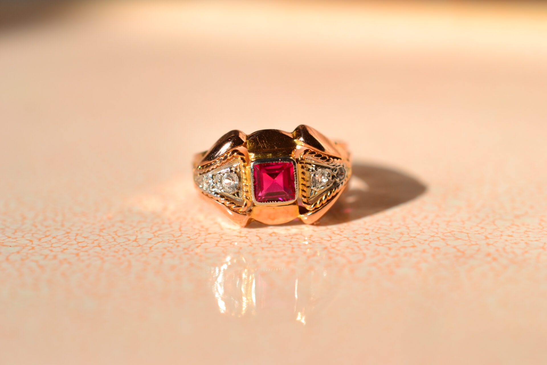 Bague Art Déco style tank Rubis de synthèse