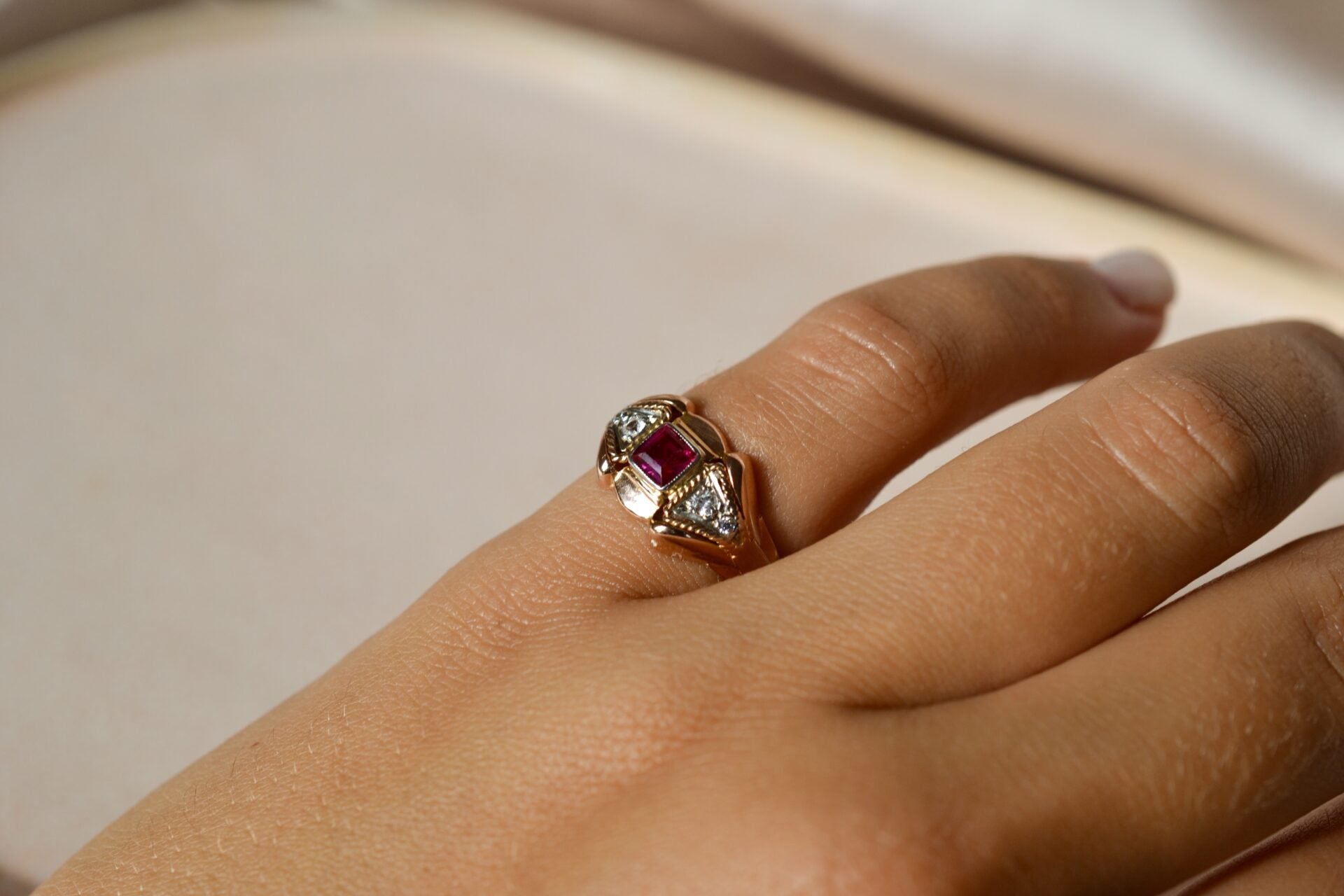 Bague Art Déco style tank Rubis de synthèse