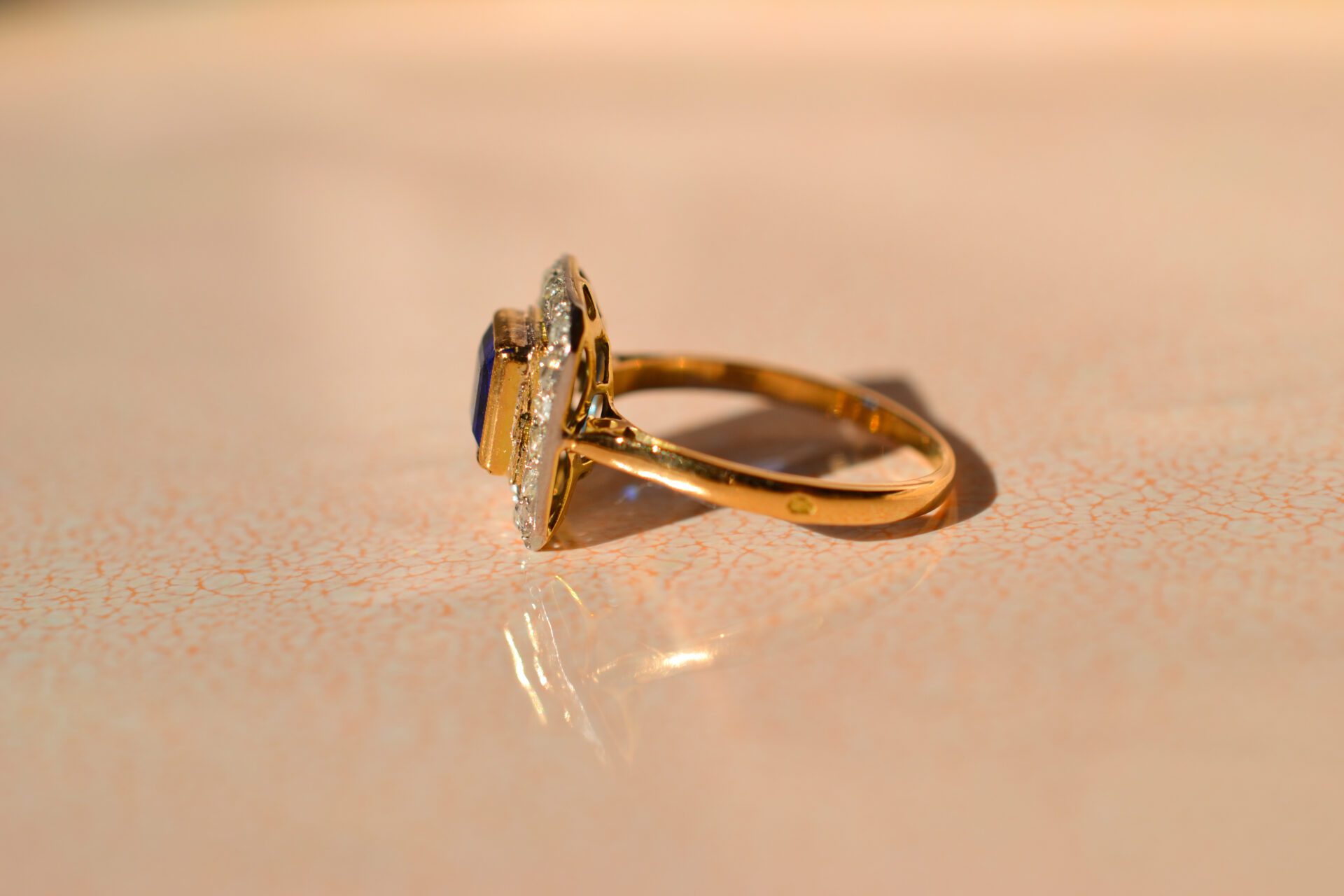 Bague carrée doublet-grenat verre et Diamants