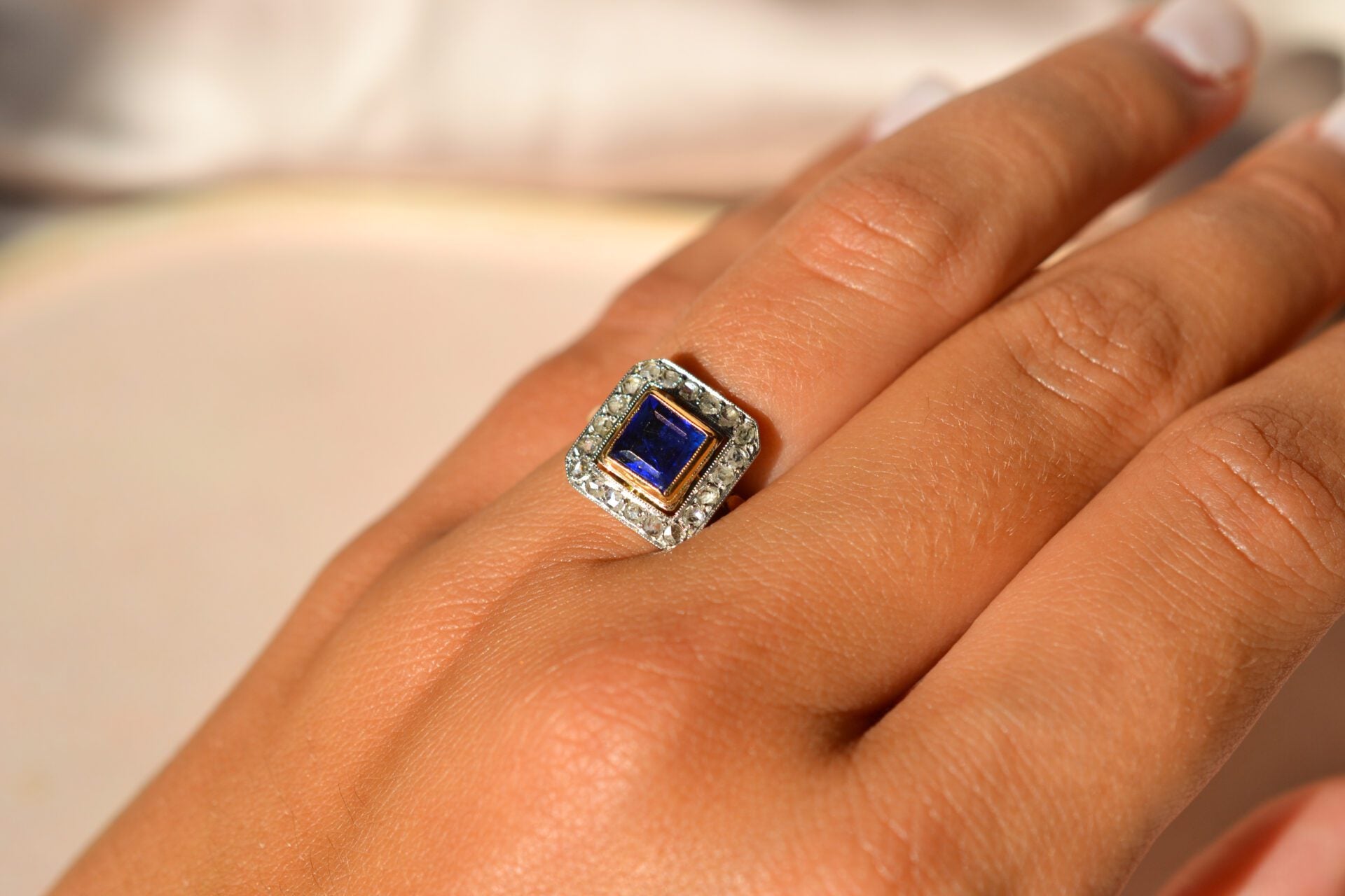 Bague carrée doublet-grenat verre et Diamants
