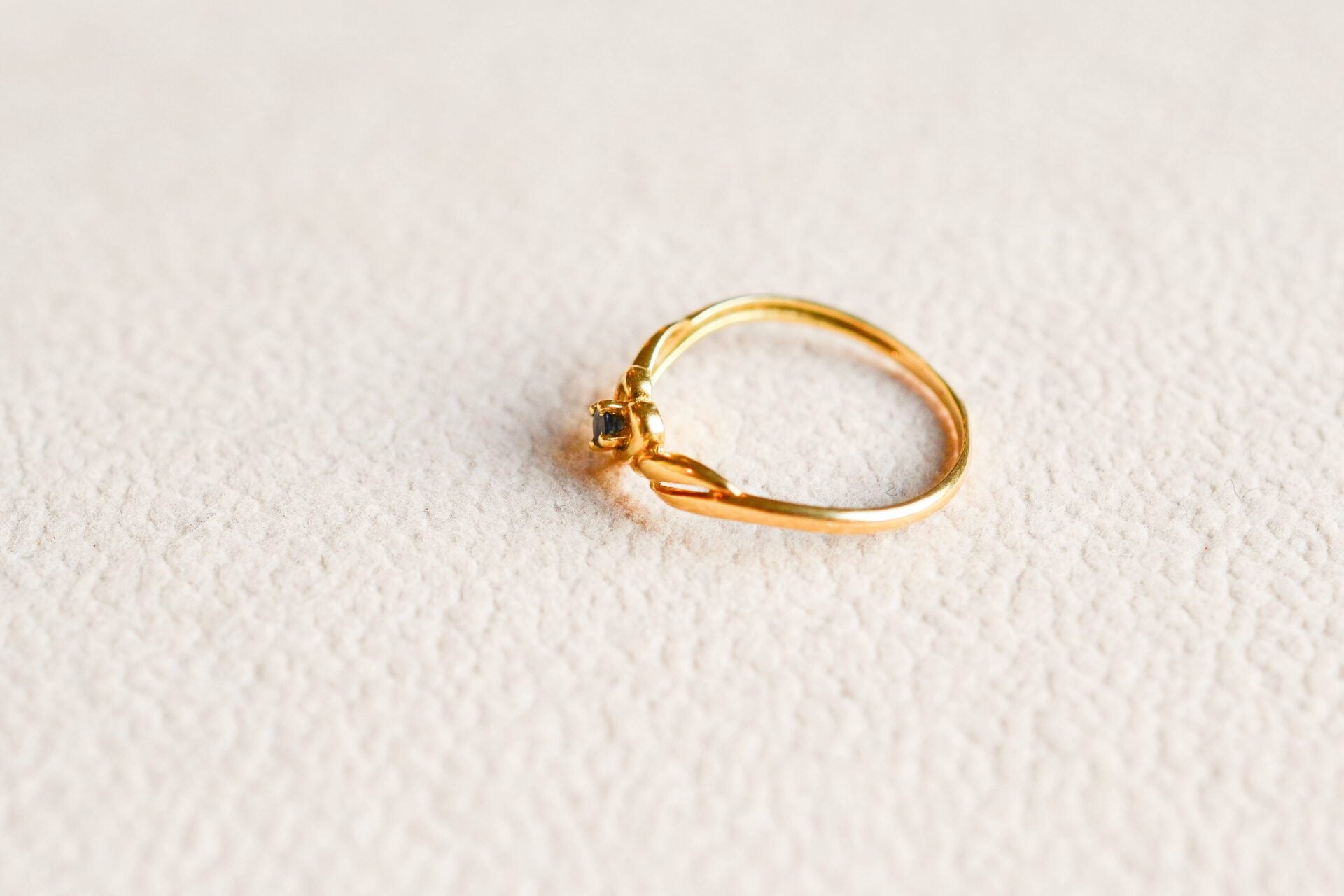 Bague Saphir cœur et volutes