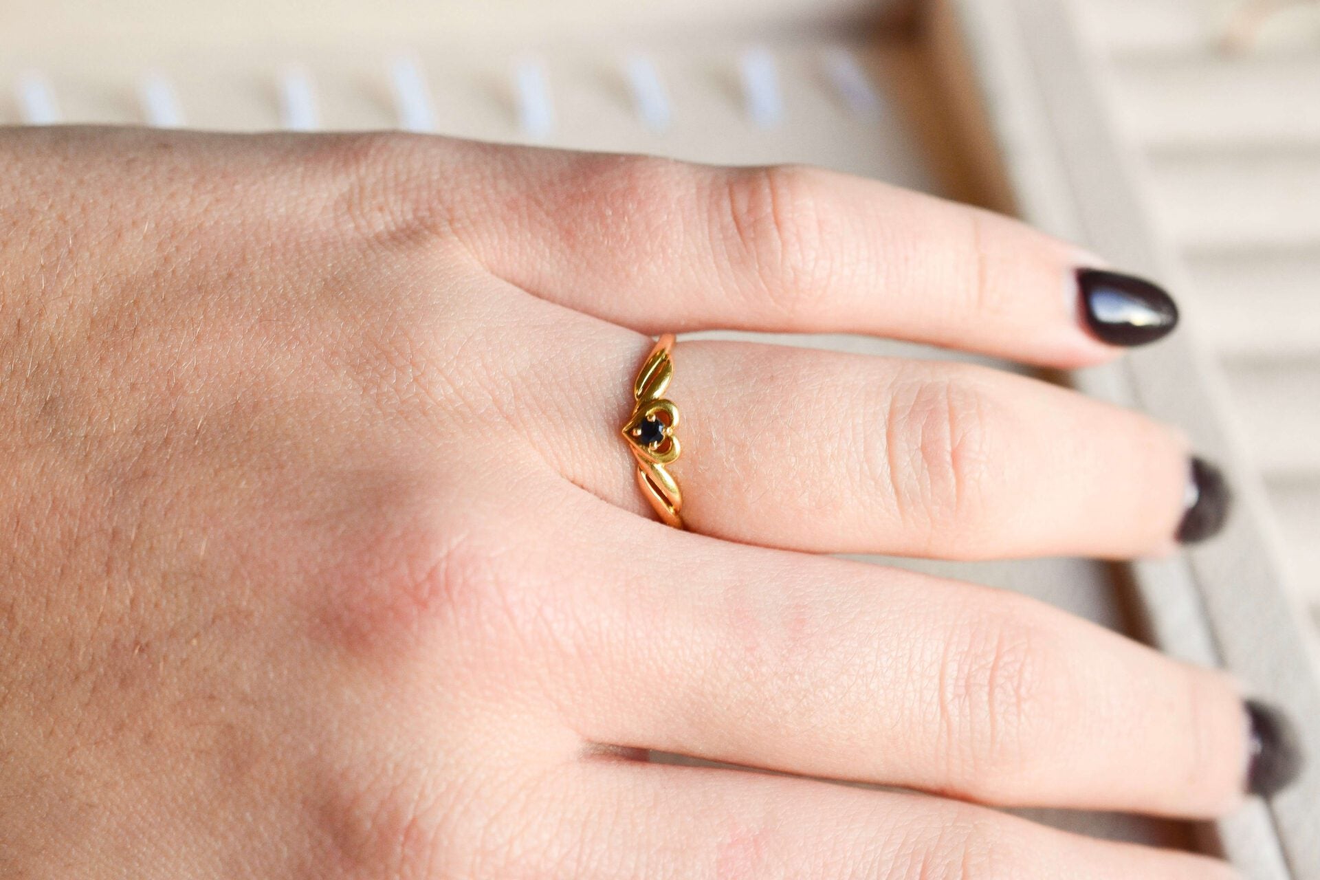 Bague Saphir cœur et volutes