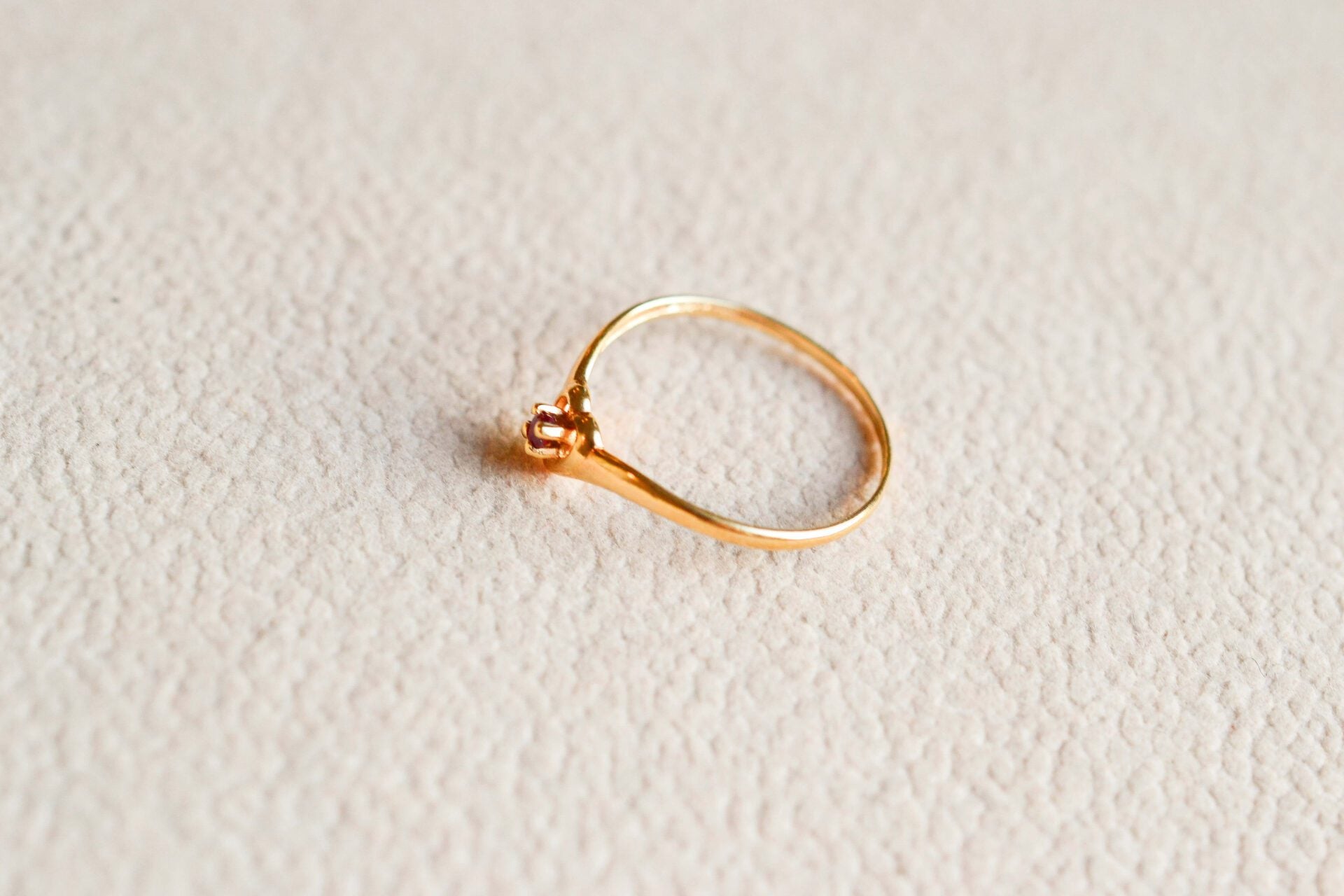 Bague Rubis et cœur ajouré