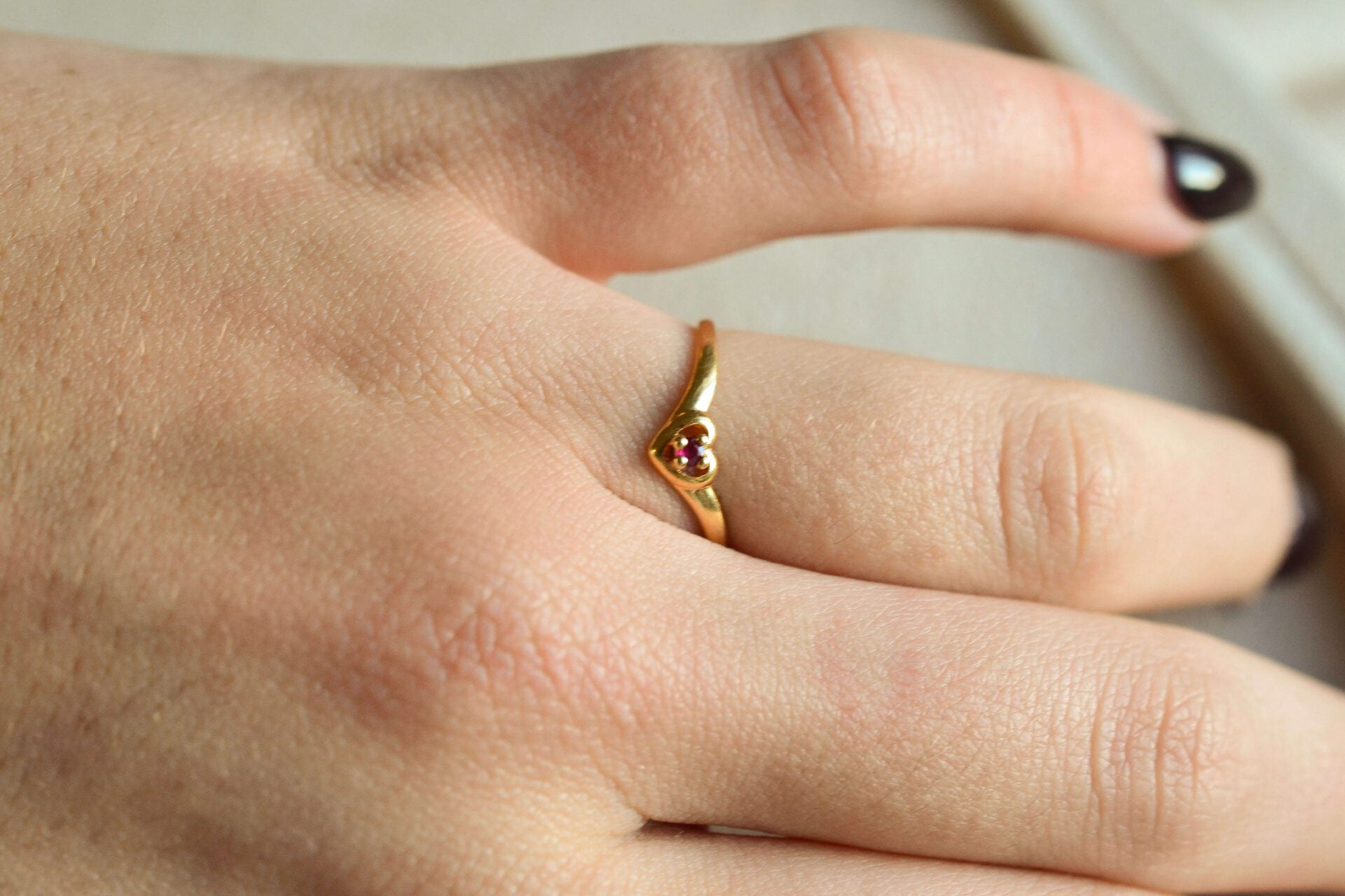 Bague Rubis et cœur ajouré