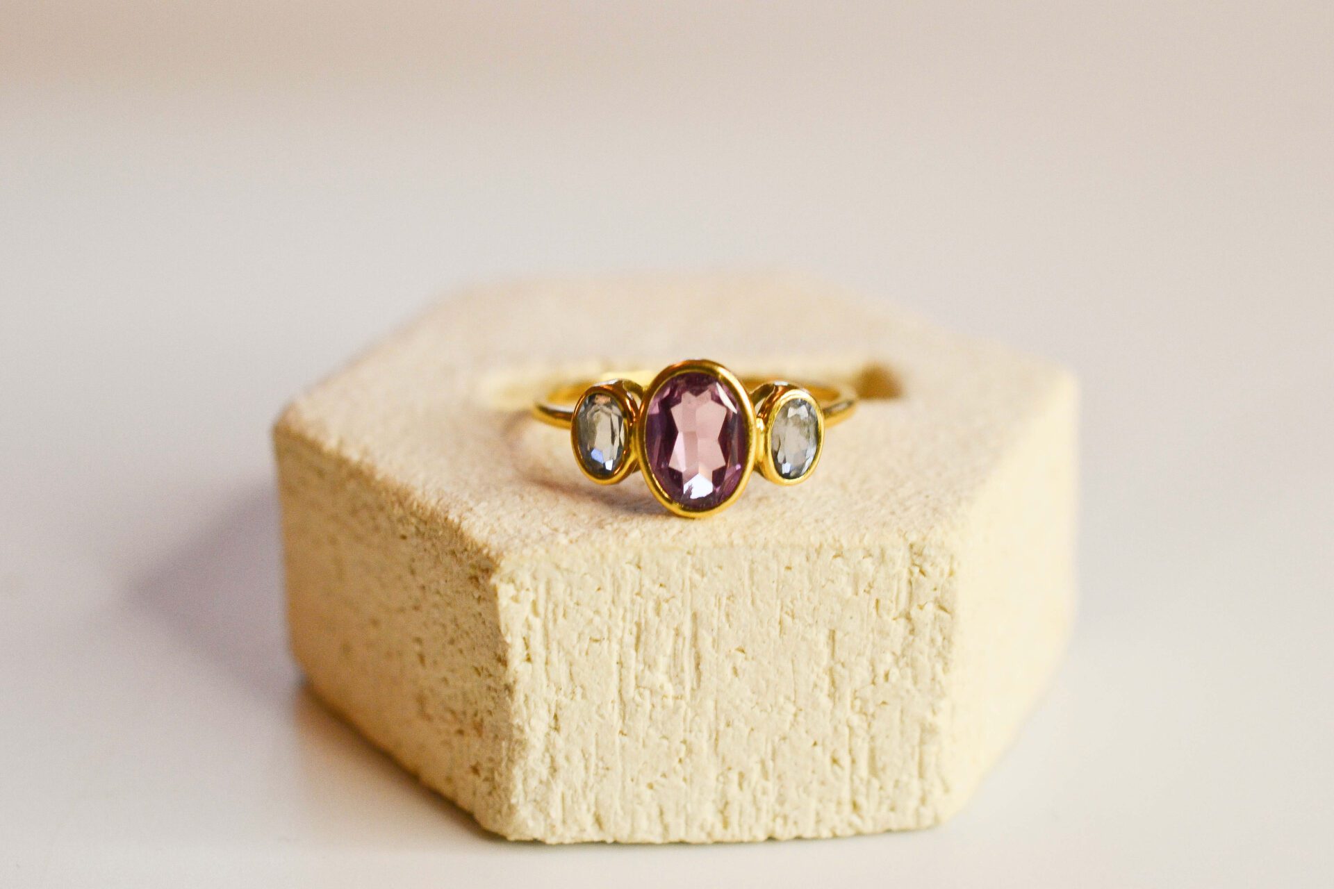 Bague Saphir rose et Spinelles (Verneuil)
