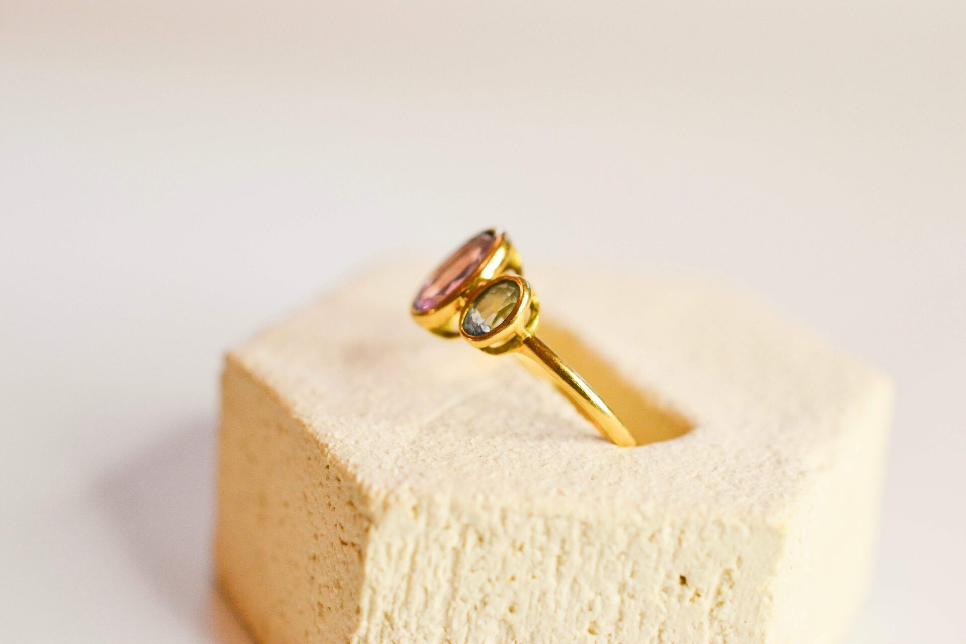 Bague Saphir rose et Spinelles (Verneuil)