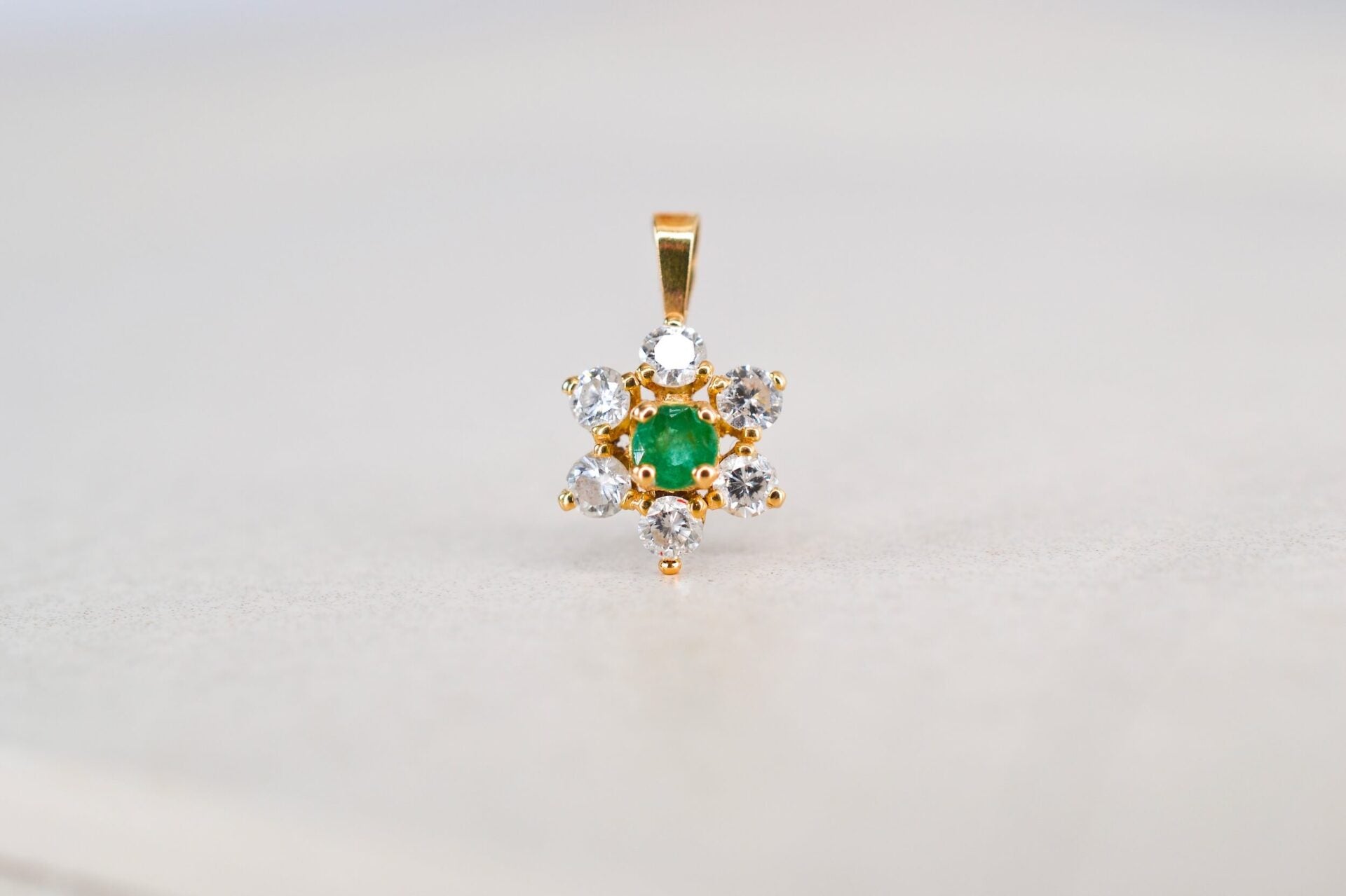 Pendentif Marguerite Emeraude Diamants