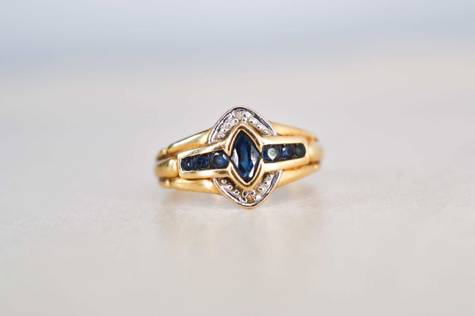 Bague navette Saphirs et Diamants