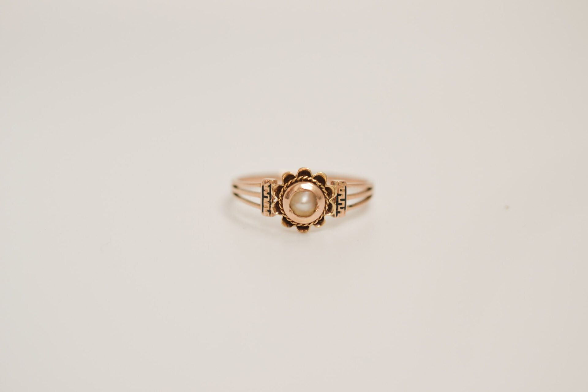 Bague Fleur ornée d'une Perle