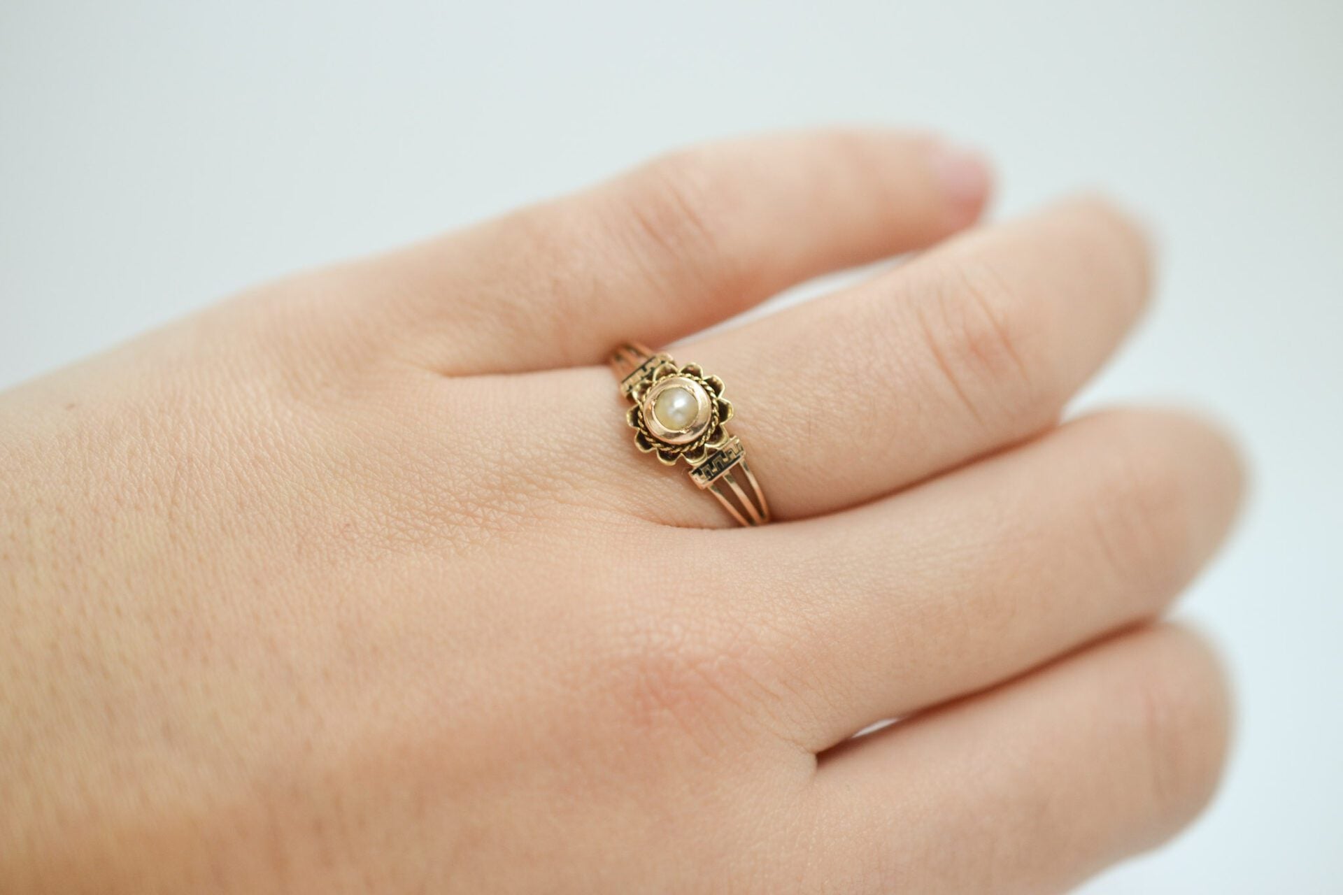 Bague Fleur ornée d'une Perle