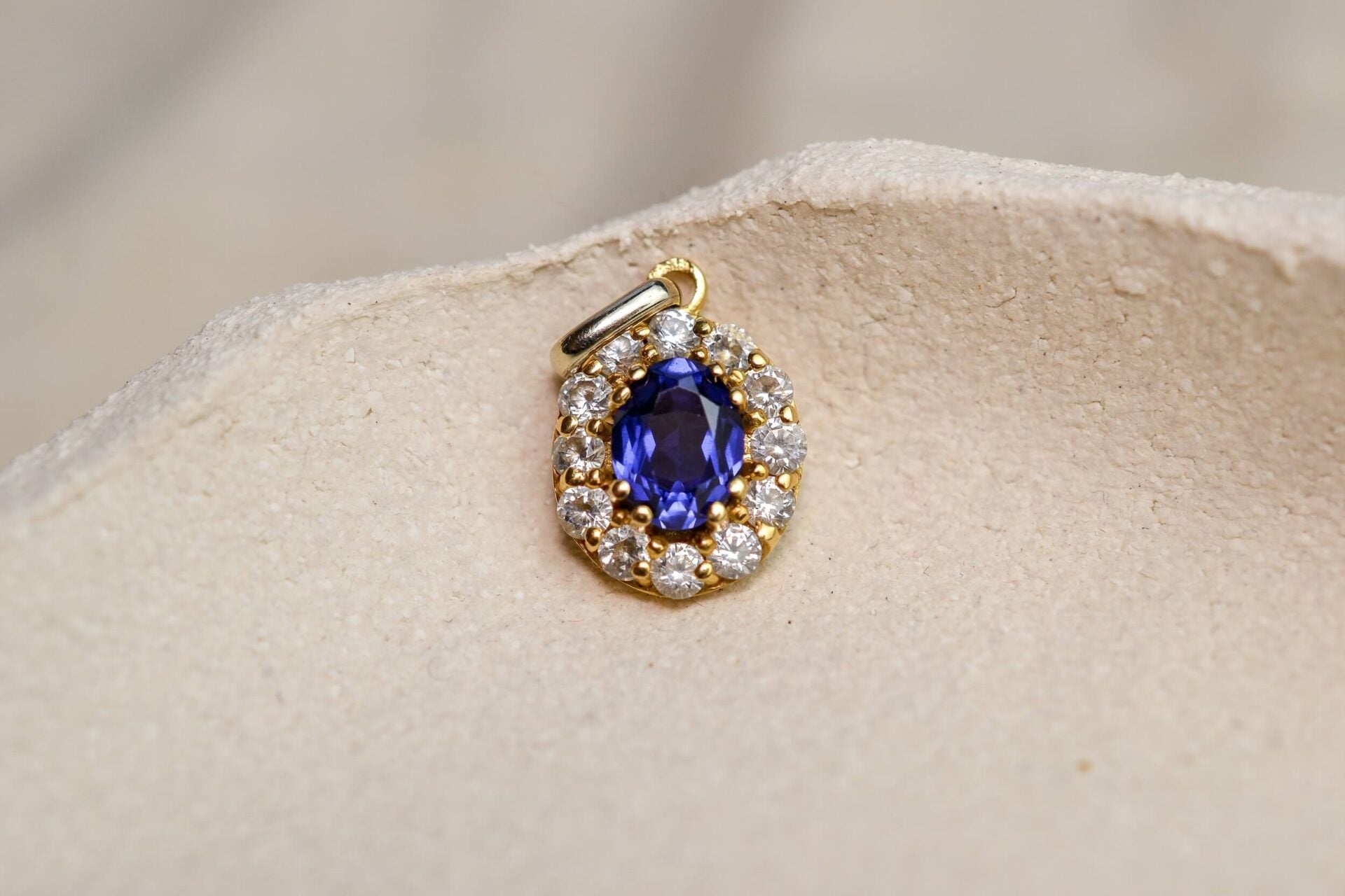 Pendentif Marguerite Saphir Verneuil