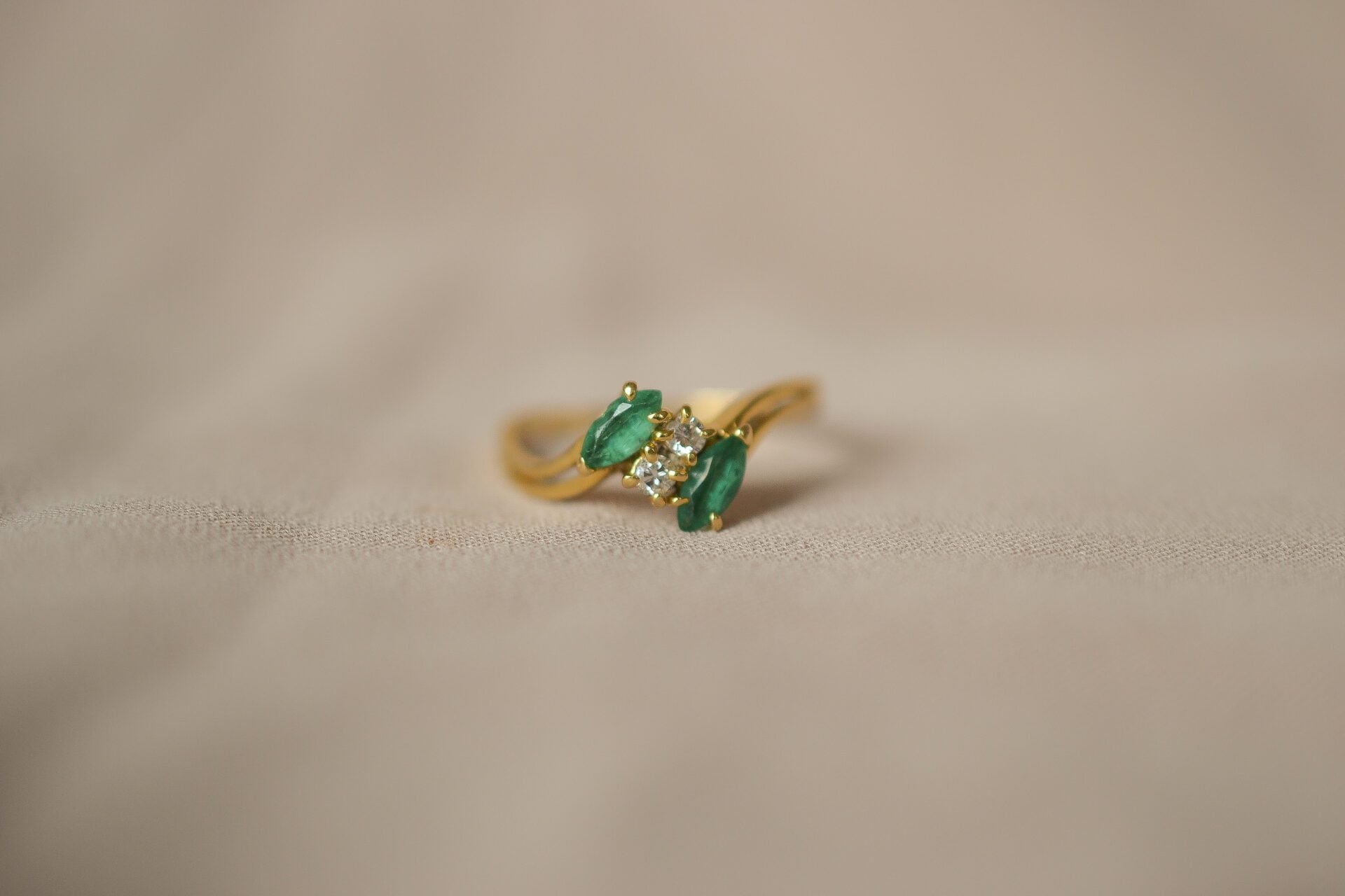 Bague Or Jaune Émeraude et Diamants