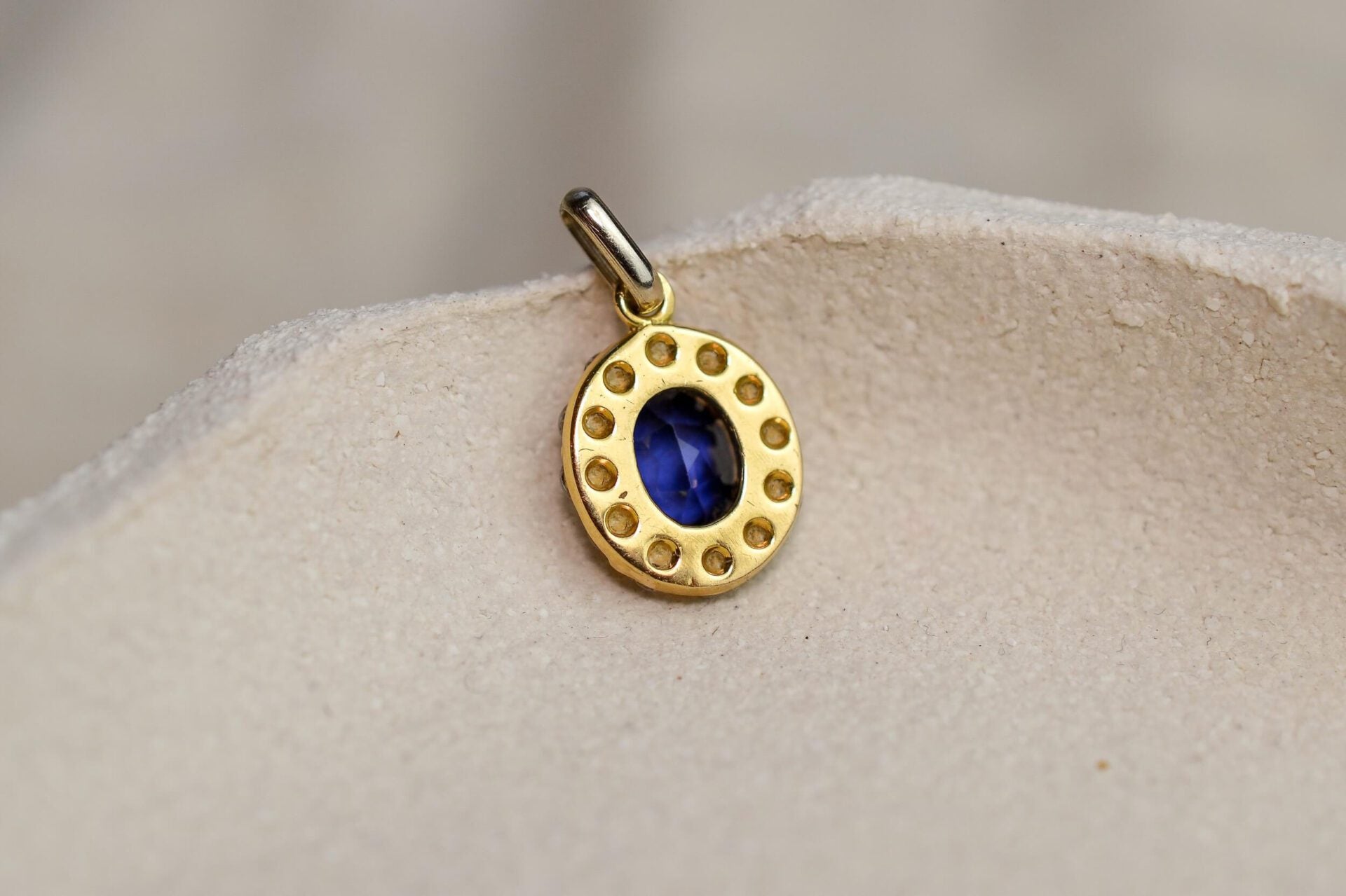 Pendentif Marguerite Saphir Verneuil