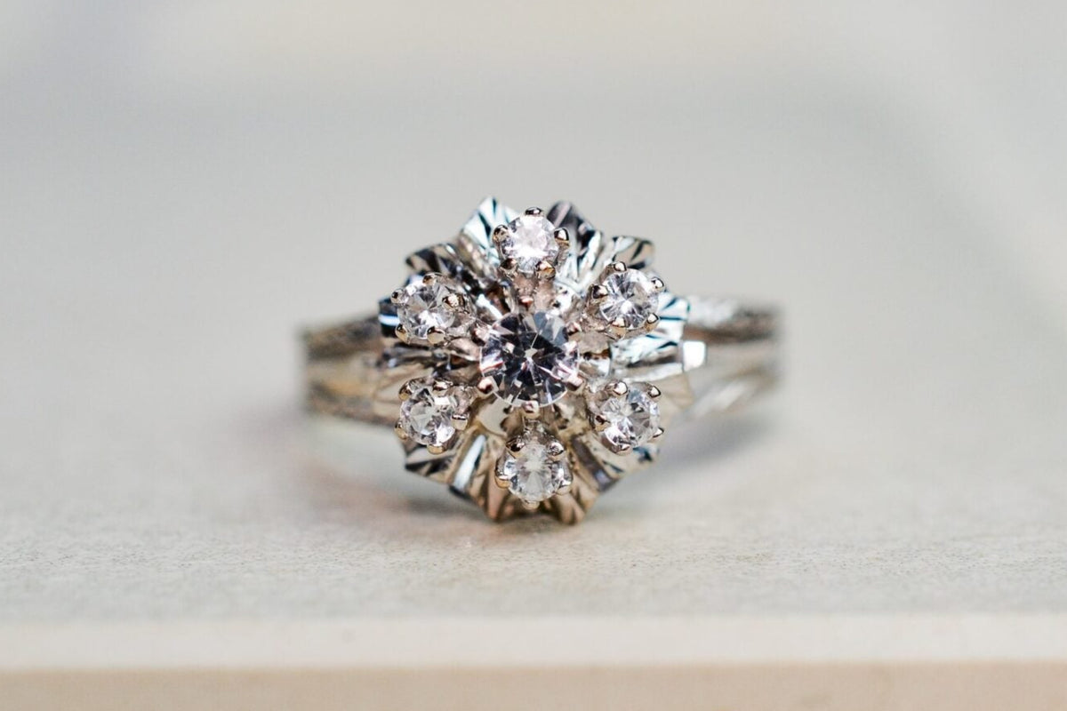 Bague Marguerite Or blanc Oxydes