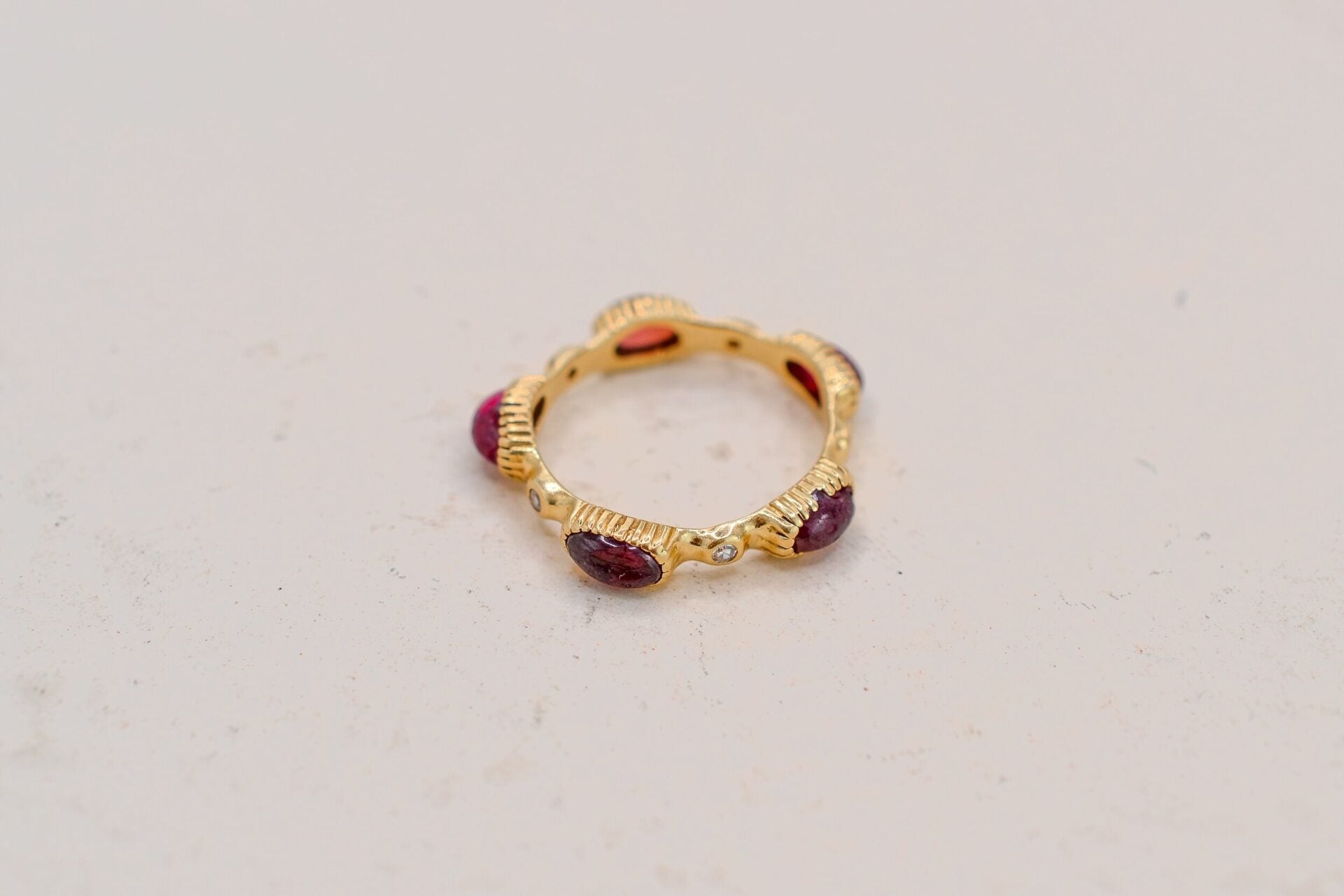 Bague Grenats cabochon et Diamants
