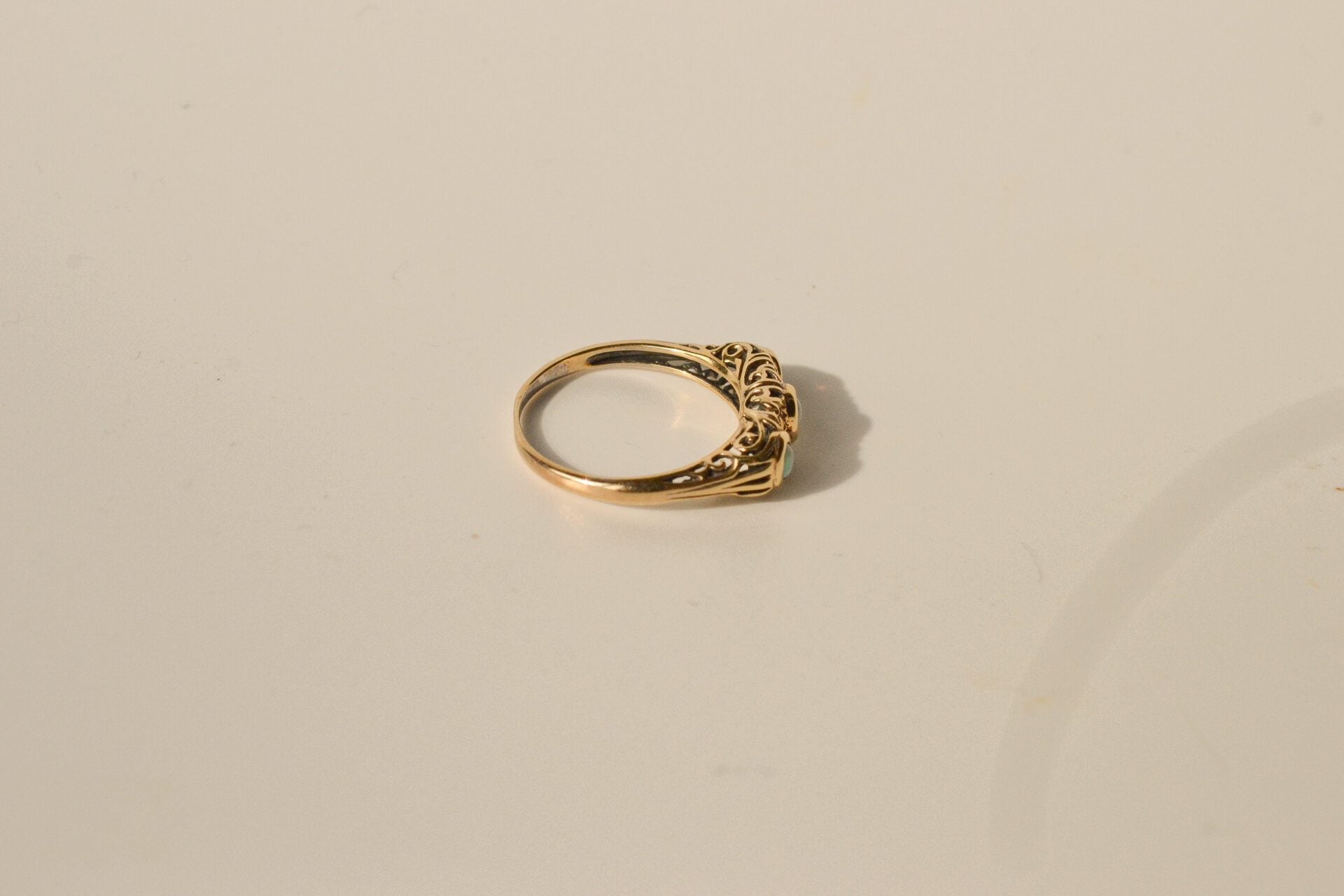Bague Jarretière cabochons d'Opales