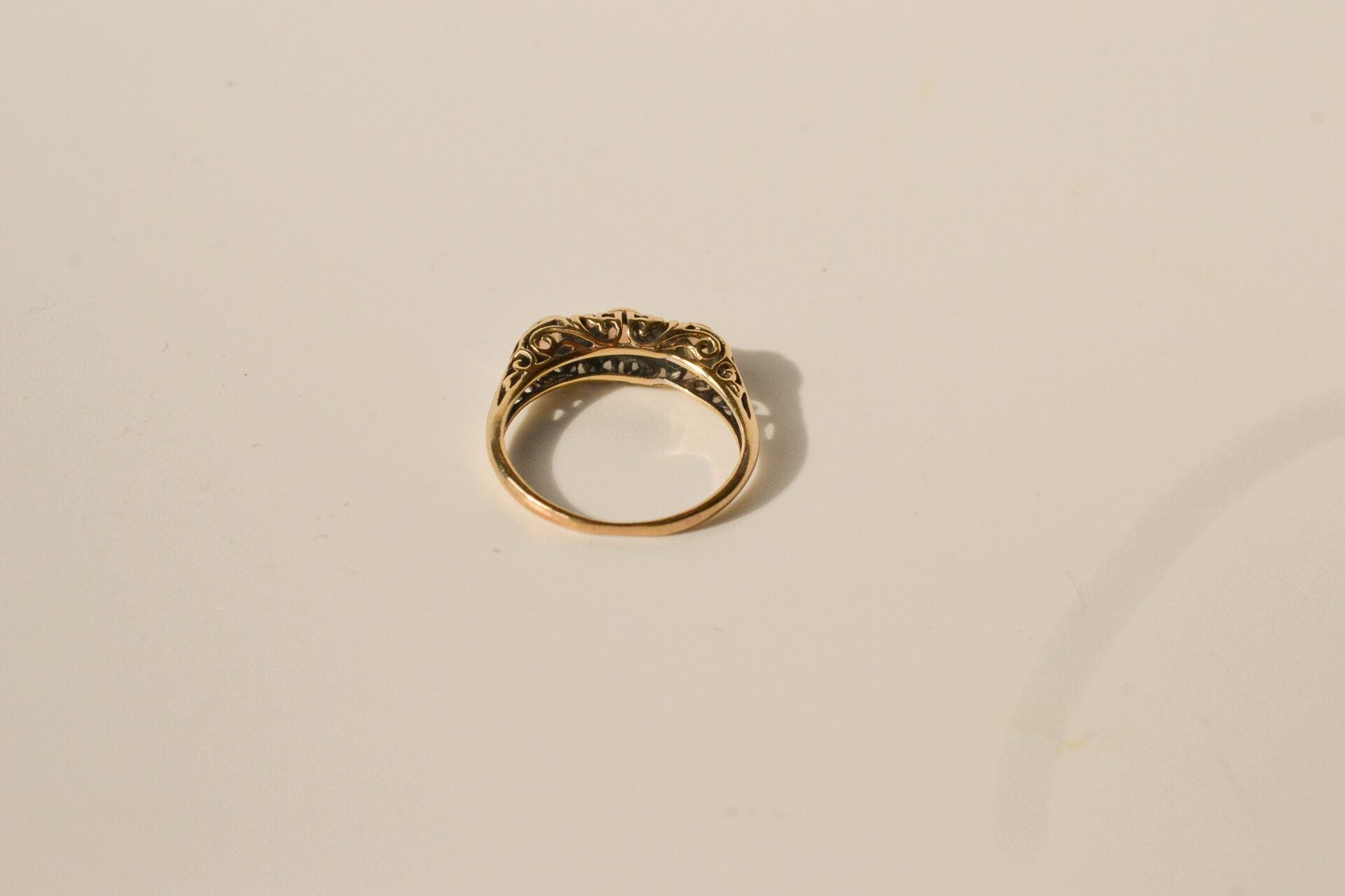 Bague Jarretière cabochons d'Opales