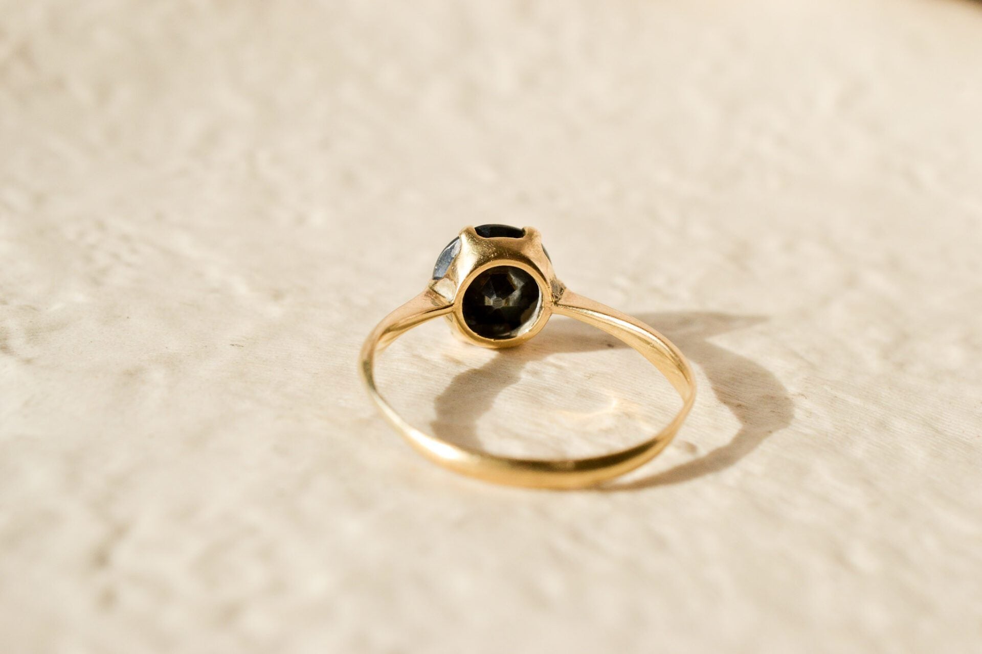 Bague hématite sertie griffes