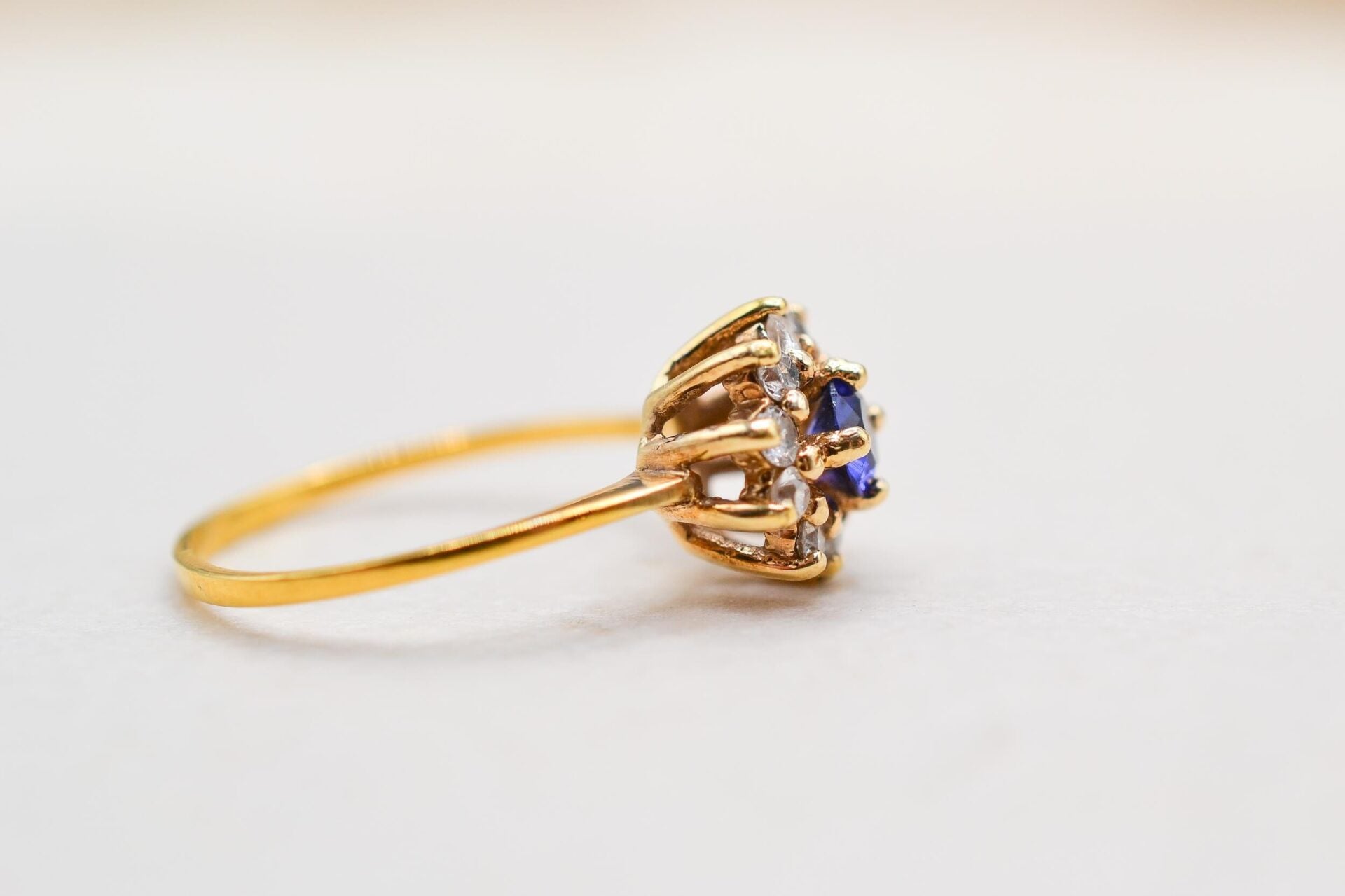 Bague Marguerite Saphir et Oxydes