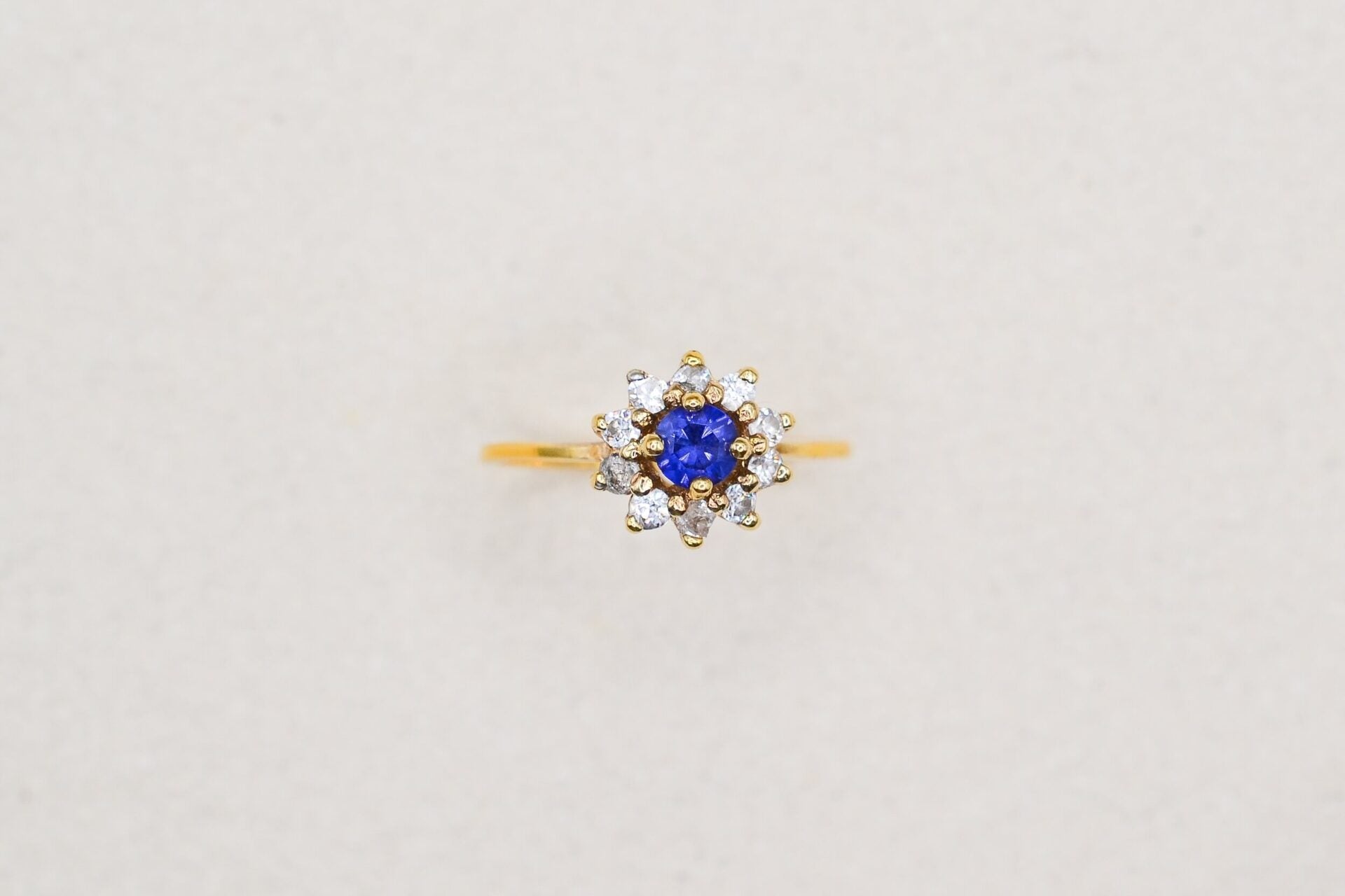 Bague Marguerite Saphir et Oxydes