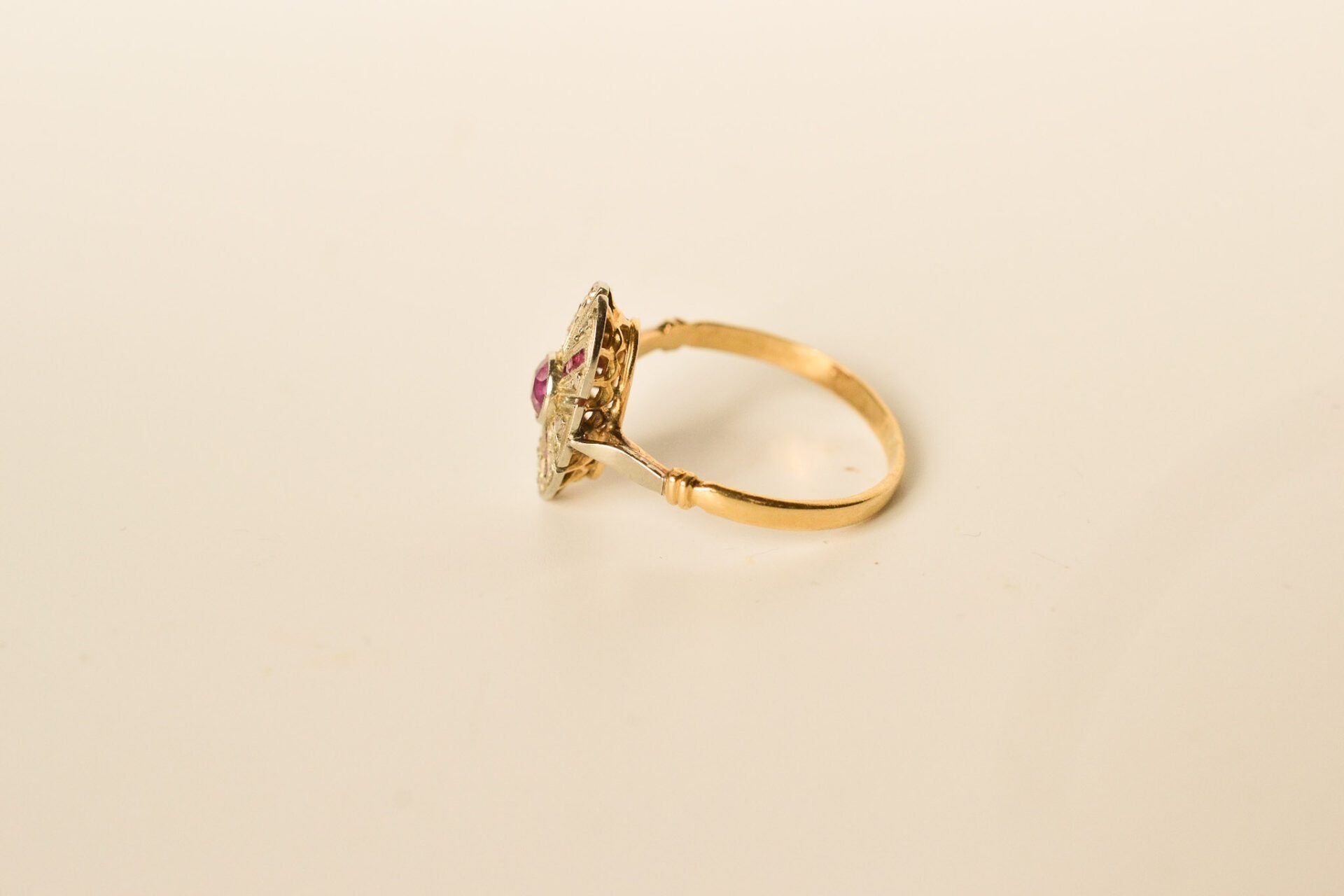 Bague Rubis Synthétique Verneuil et Diamants