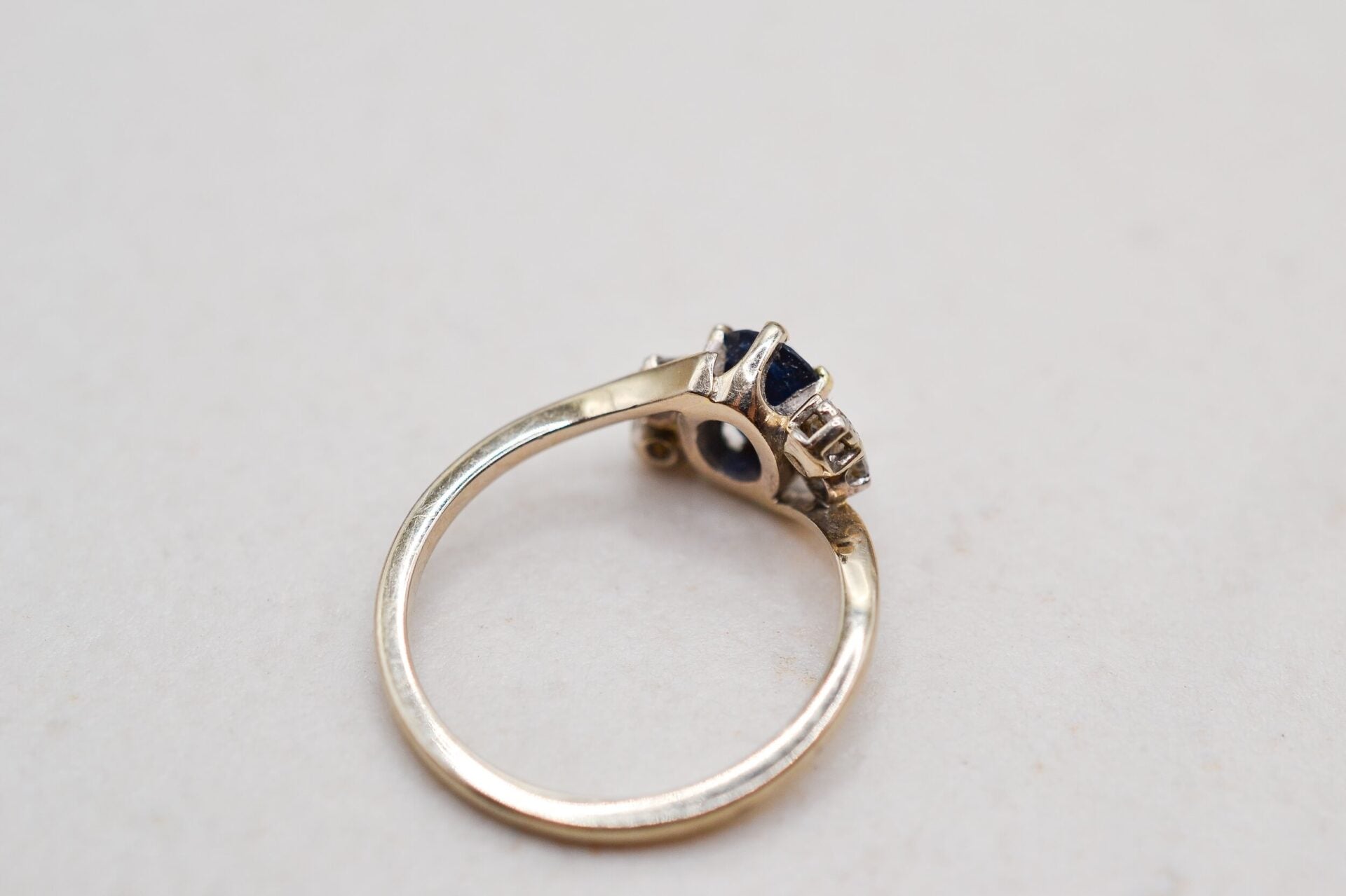 Bague Tourbillon Or blanc Saphir et diamants