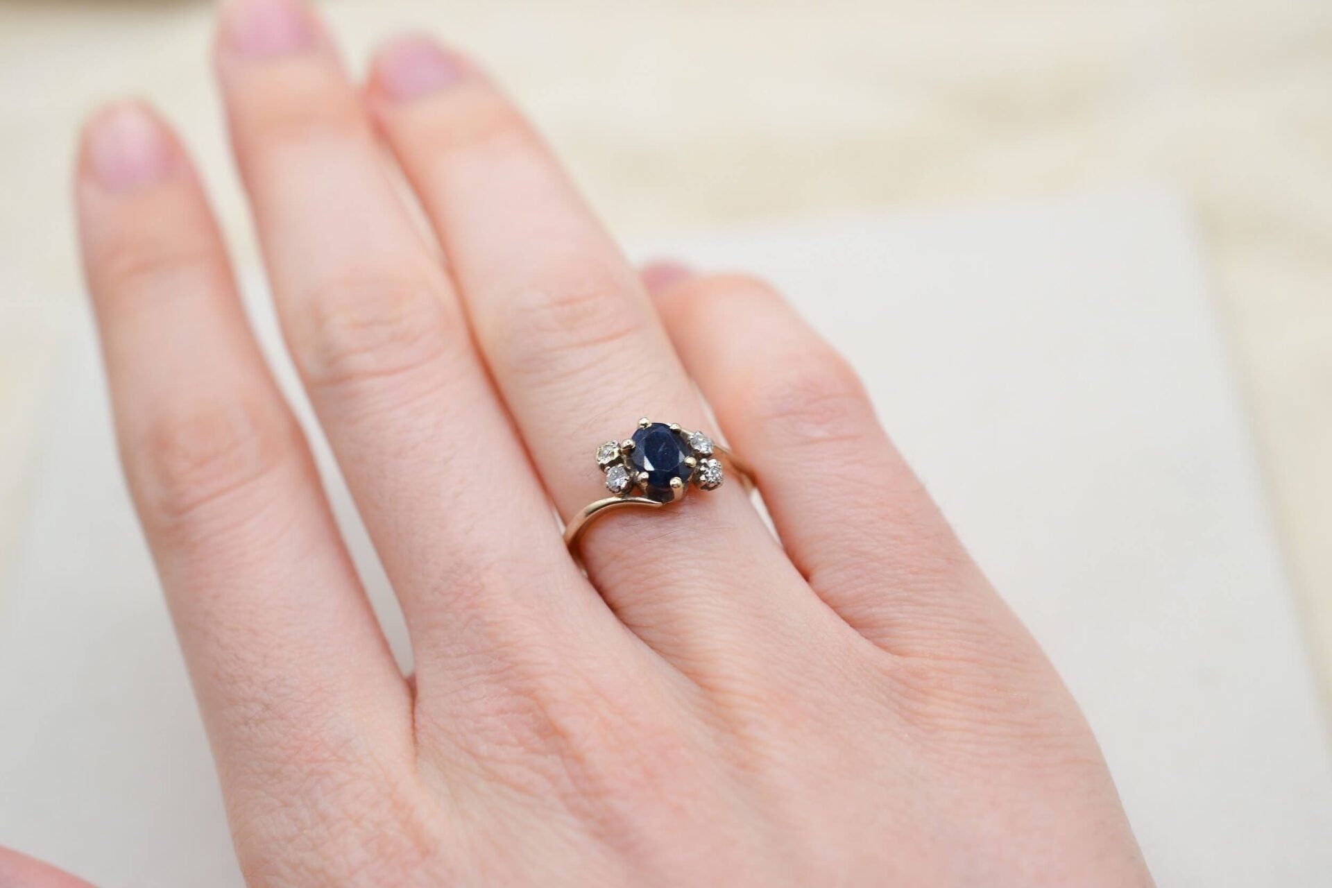 Bague Tourbillon Or blanc Saphir et diamants