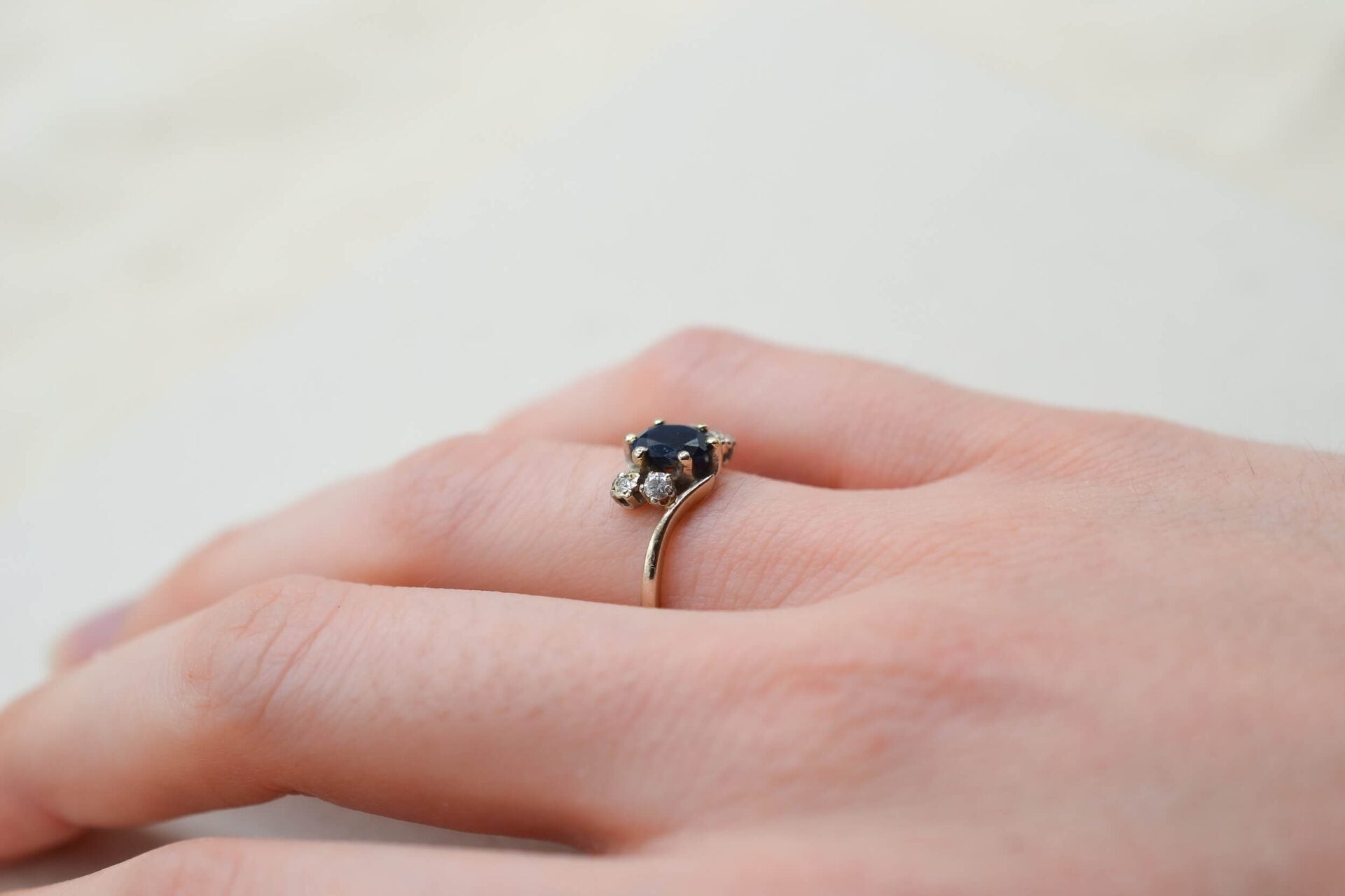Bague Tourbillon Or blanc Saphir et diamants