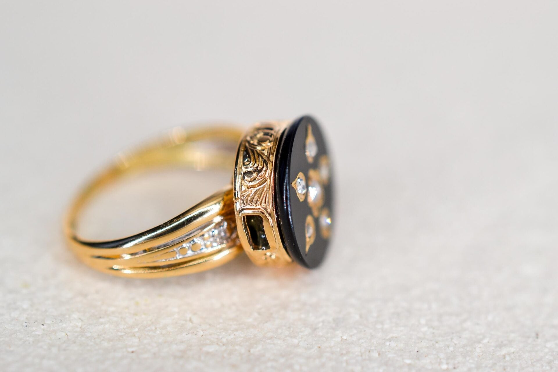 Bague ciselée Onyx Diamants