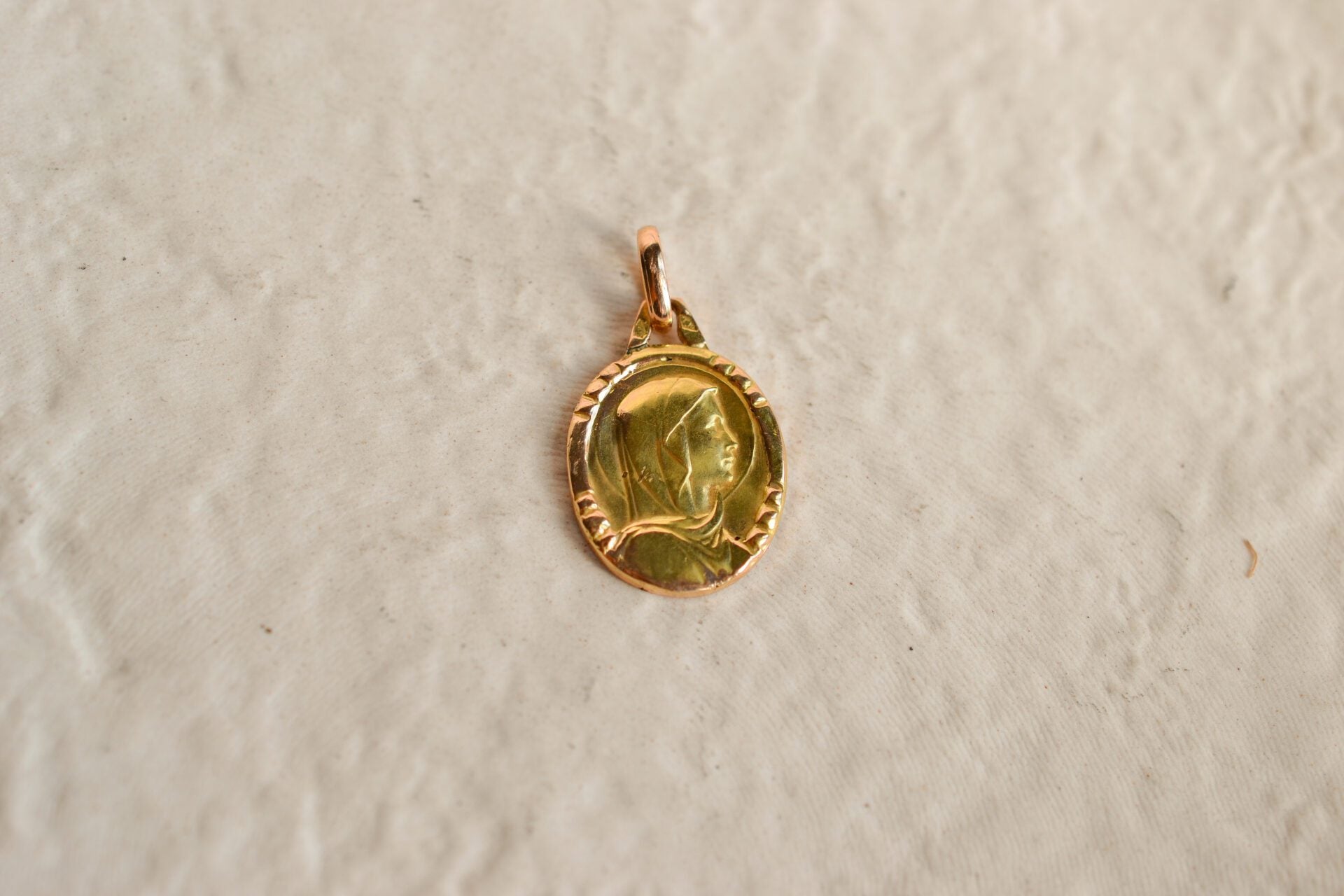 Médaille Mariale Or jaune 18 Carats