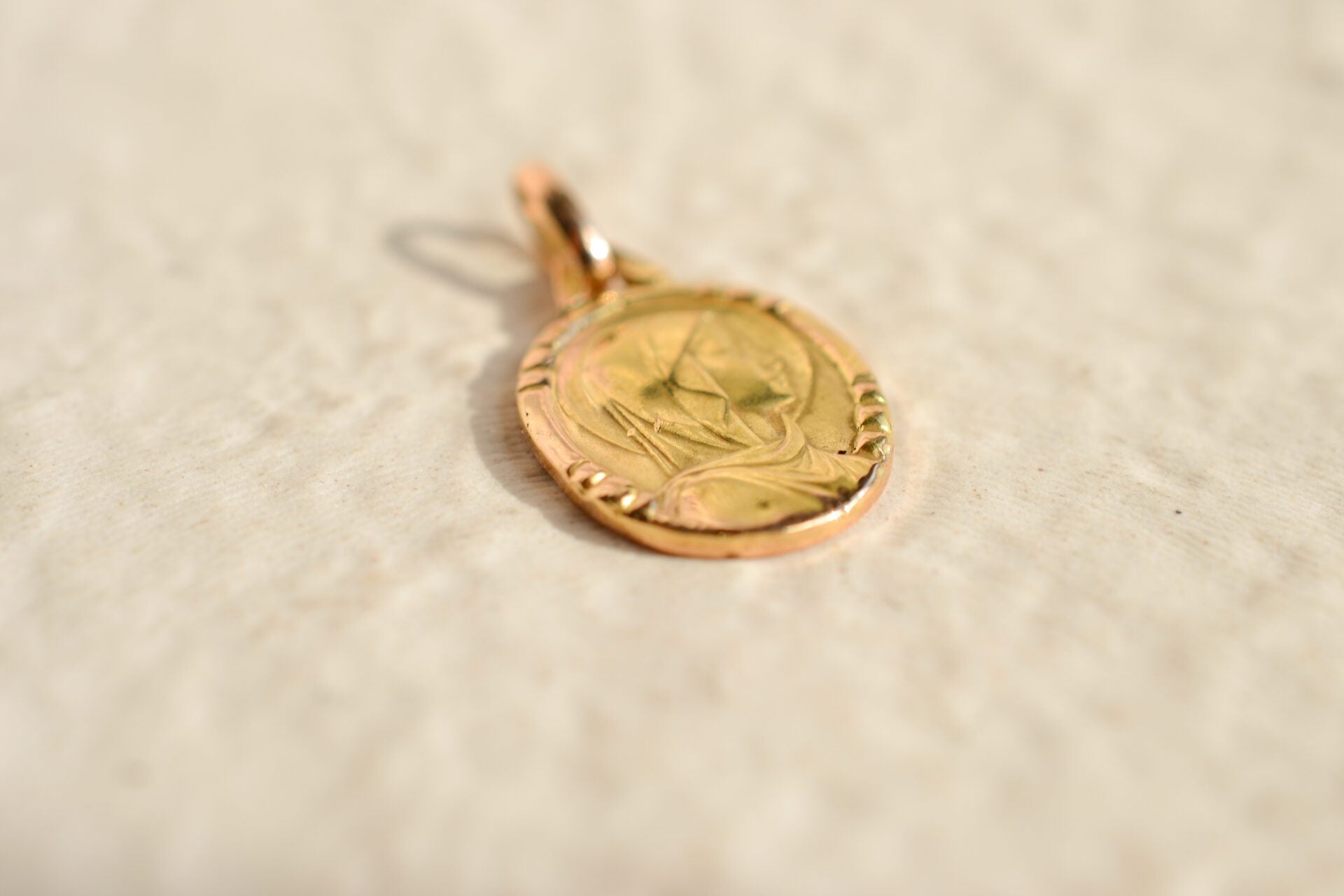 Médaille Mariale Or jaune 18 Carats