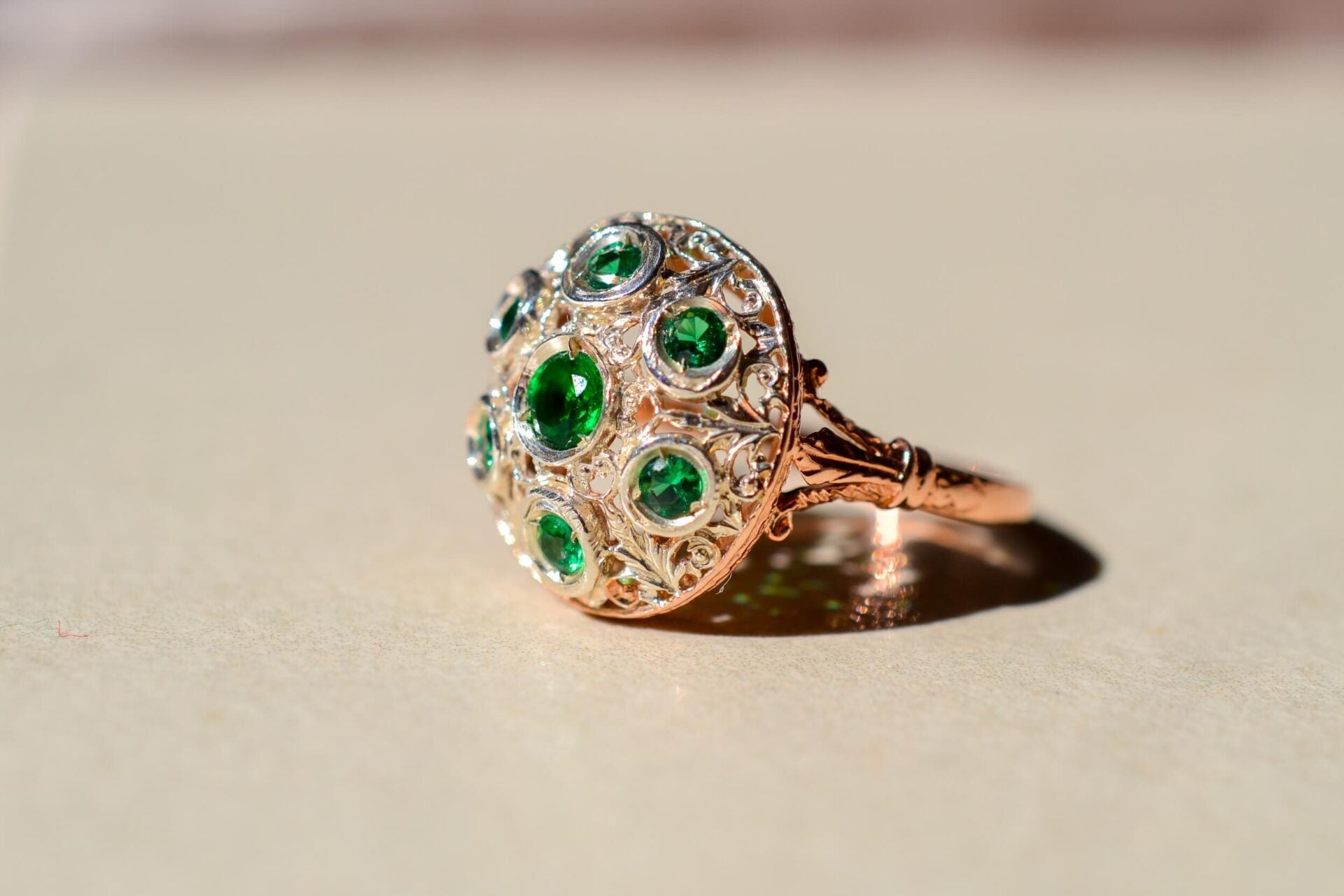 Bague dôme Or rose Emeraudes