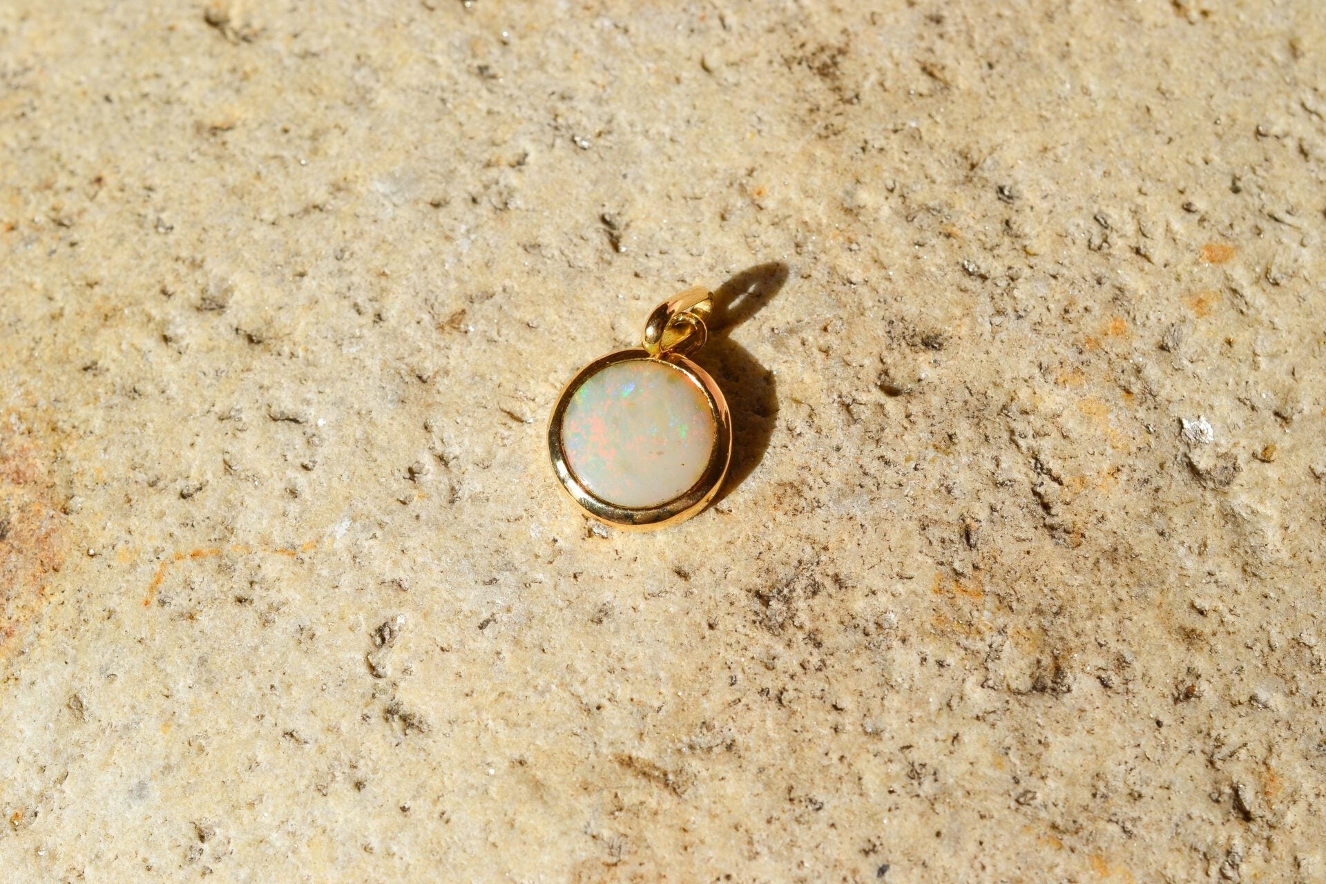 Pendentif Opale sertie clos