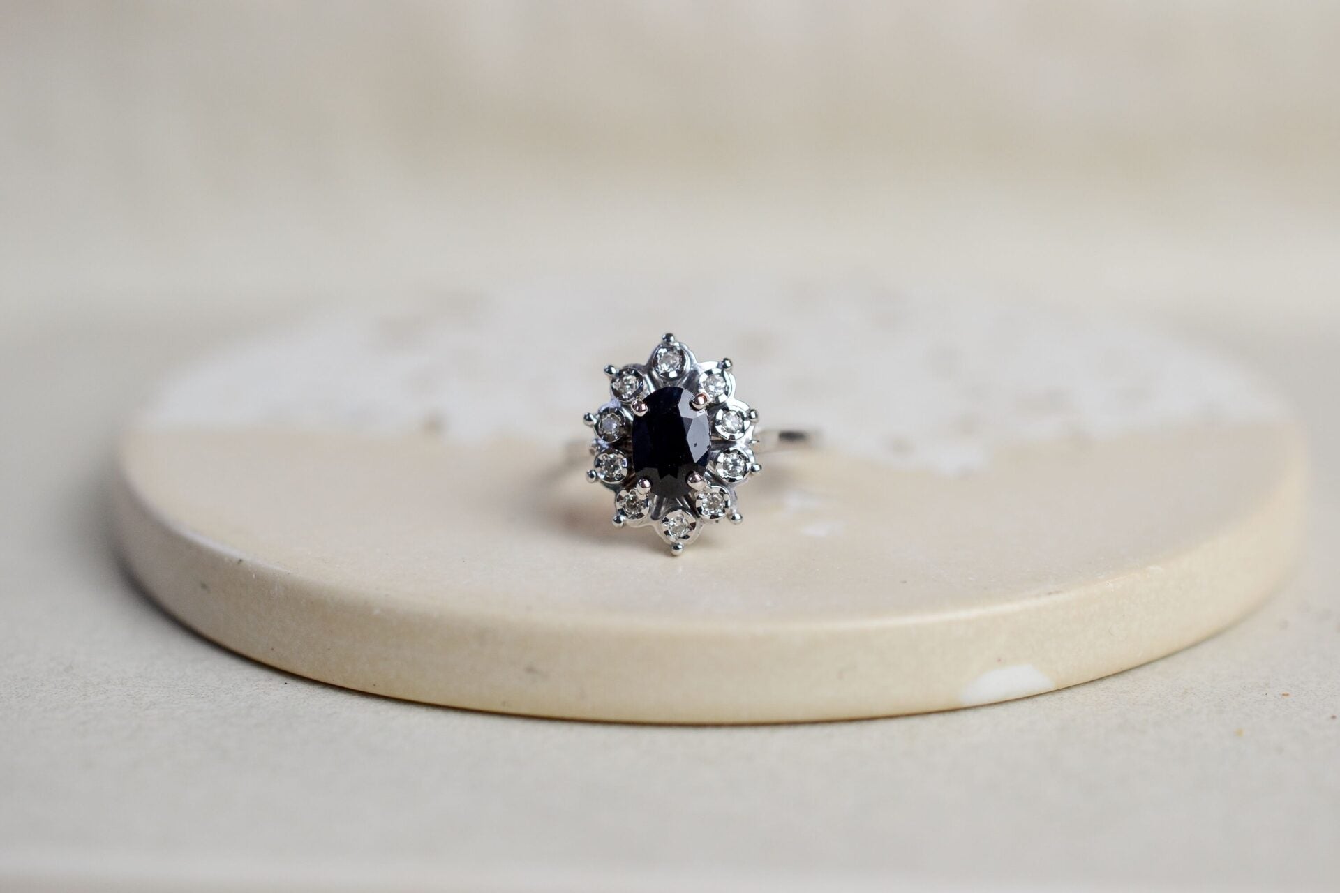 Bague Marguerite Or blanc Saphir