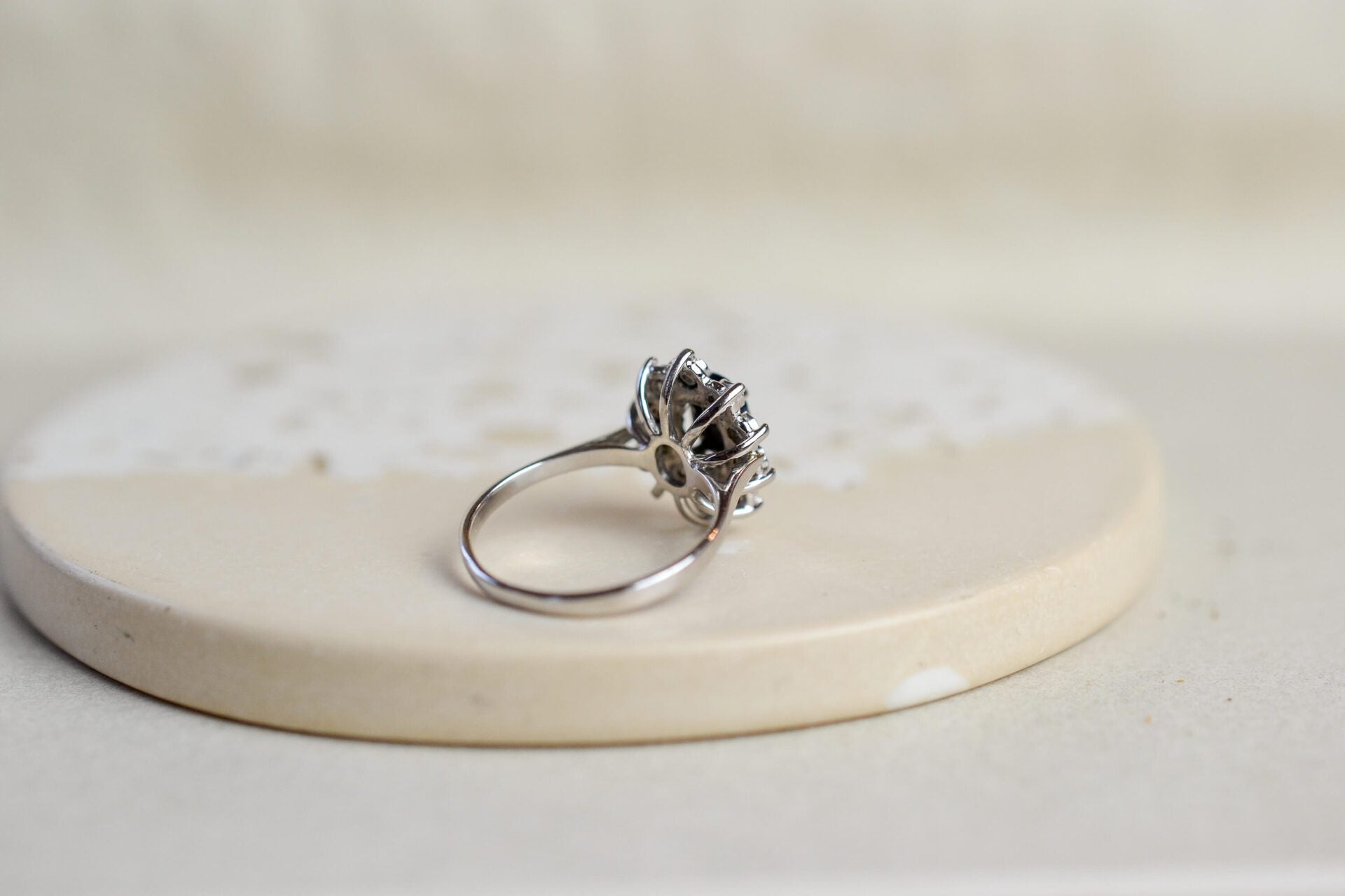 Bague Marguerite Or blanc Saphir