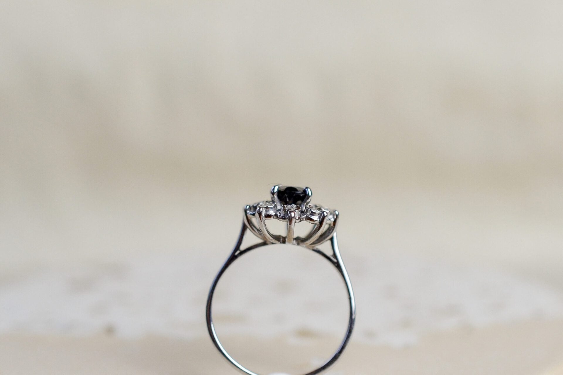 Bague Marguerite Or blanc Saphir
