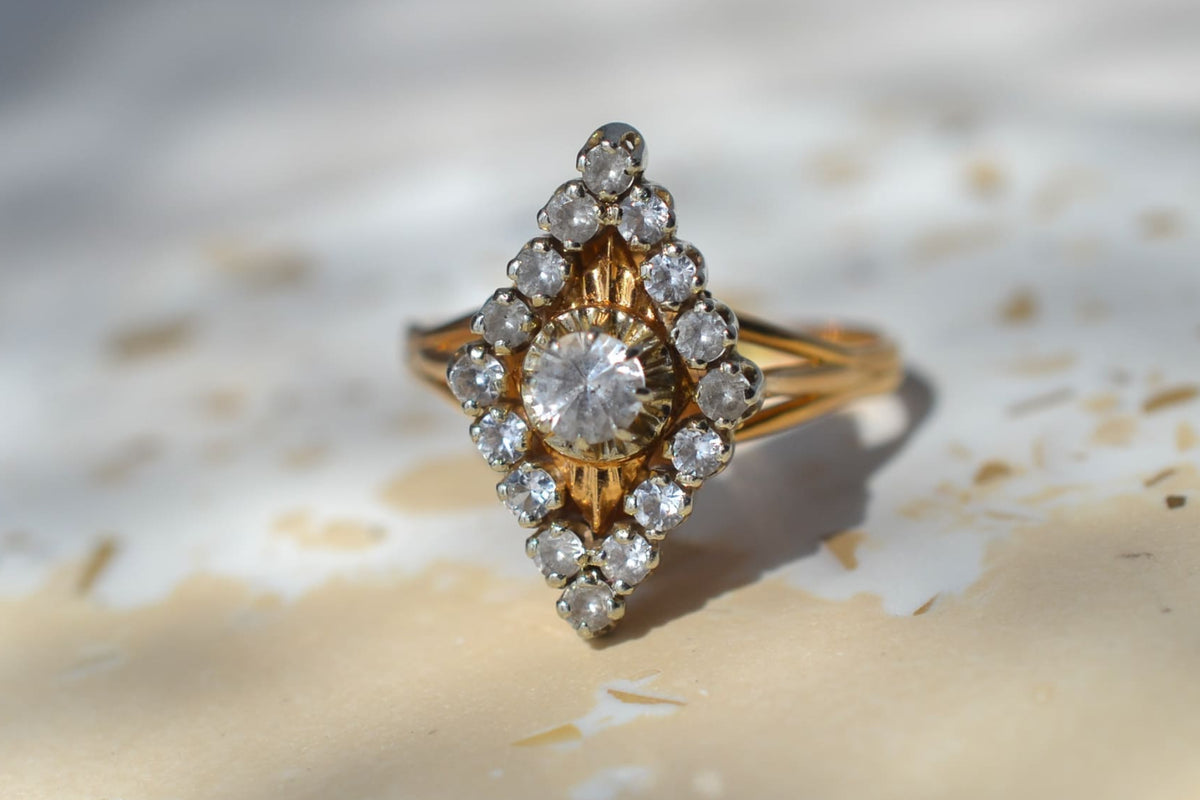 Bague losange pierres blanches