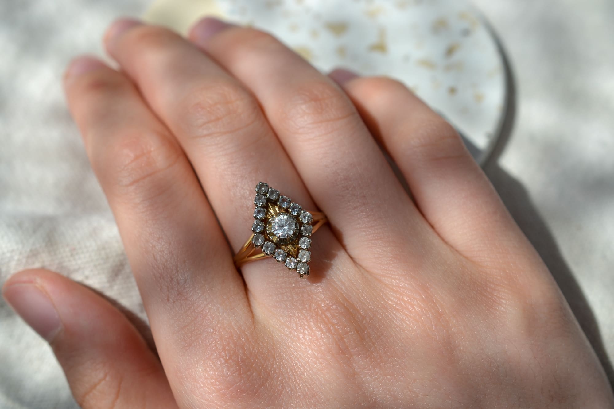 Bague losange pierres blanches